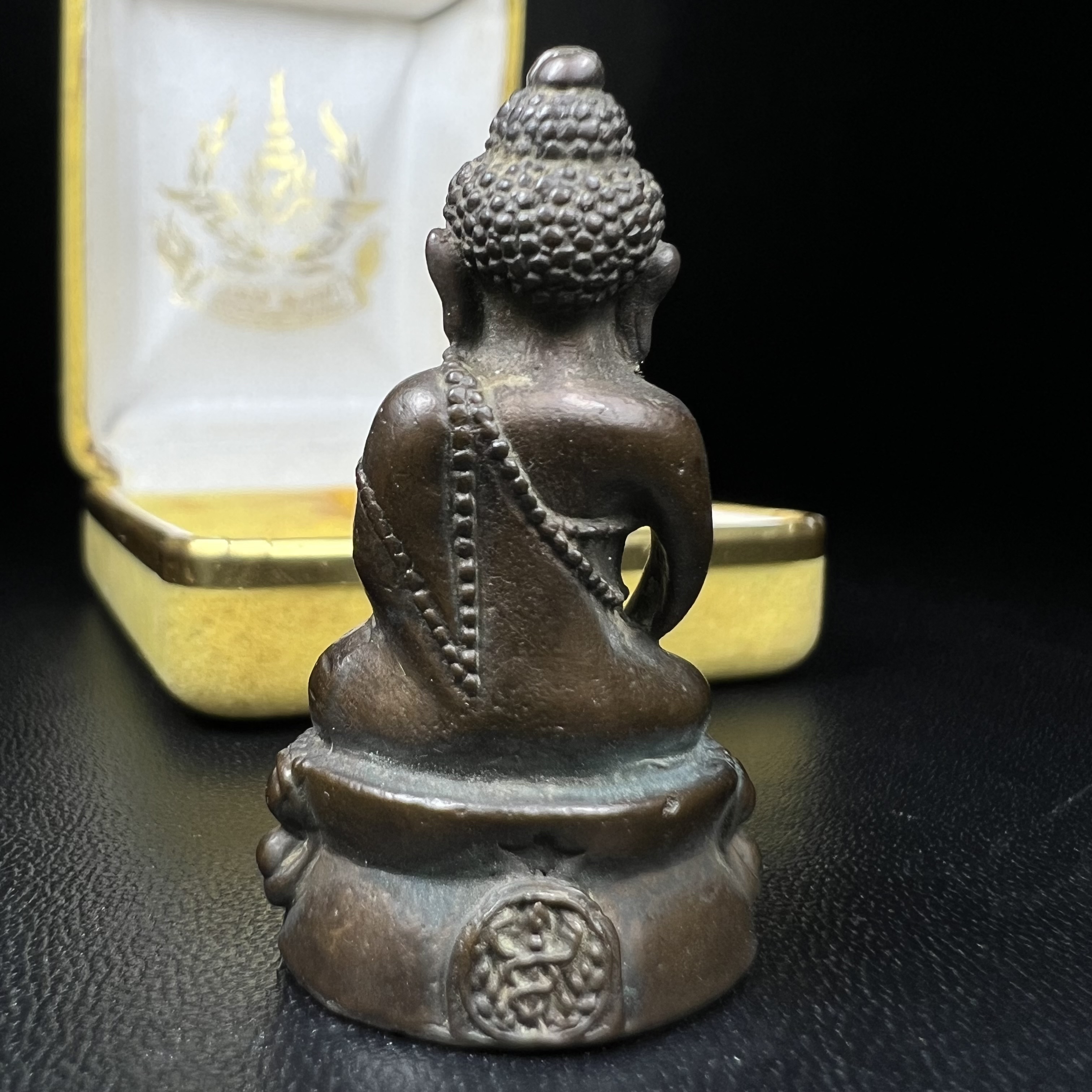 วัตถุมงคลคุ้มเกล้าฯ มหามงคลเฉลิมพระชนมพรรษา 6 รอบ รัชกาลที่ 9 ชุดพิเศษกรรมการ(หายาก) (ในหลวงรัชกาลที่9 ทรงจุดไฟพระฤกษ์และเททอง พิธีใหญ่)ยอดนิยมหายาก