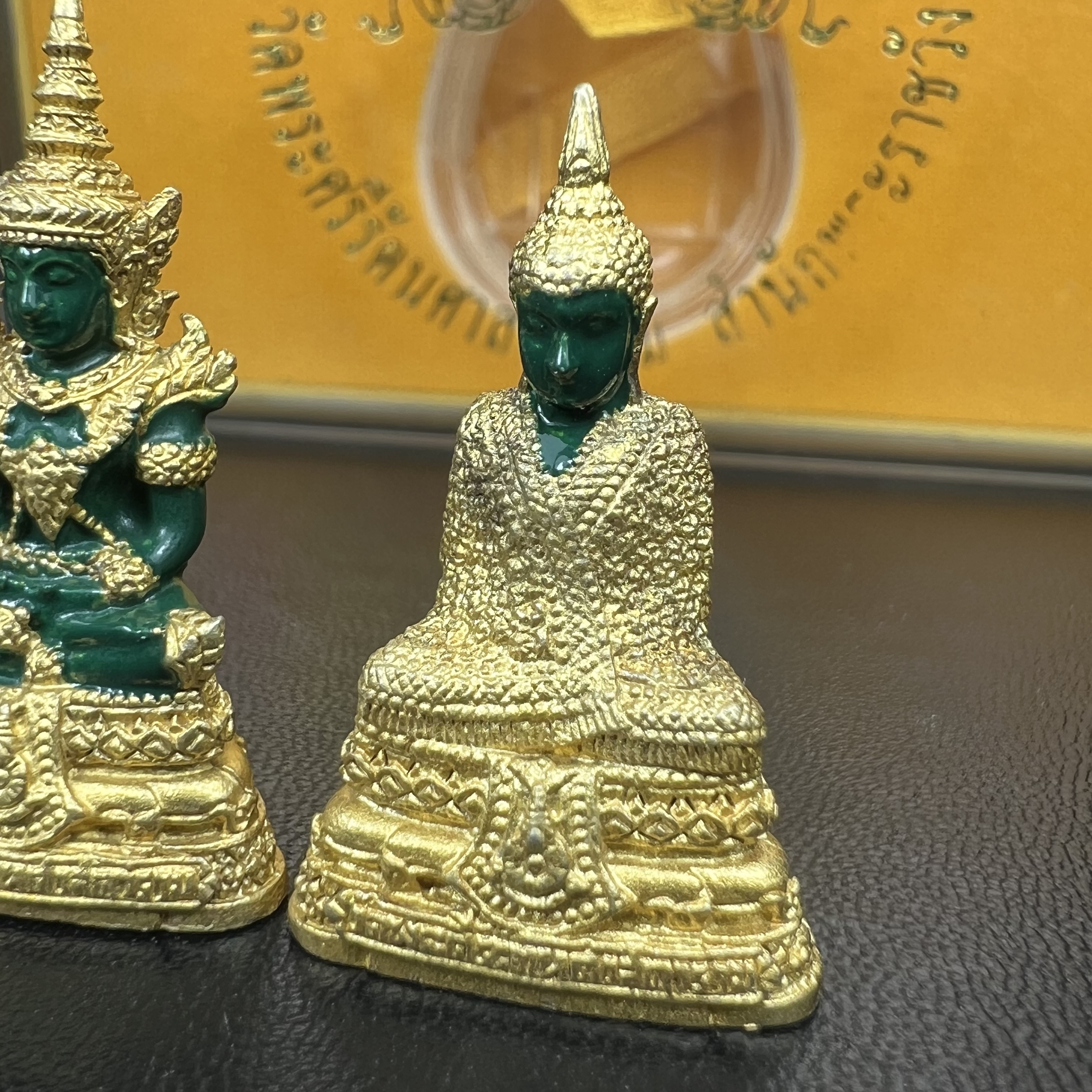 พระพุทธมหามณีรัตนปฏิมากร(พระแก้วมรกต) วัดพระศรีรัตนศาสดาราม สำนักพระราชวัง จัดสร้าง ชุด3 ฤดู ร้อน ฝน หนาว(บรรจุมวลสารใต้ฐาน)