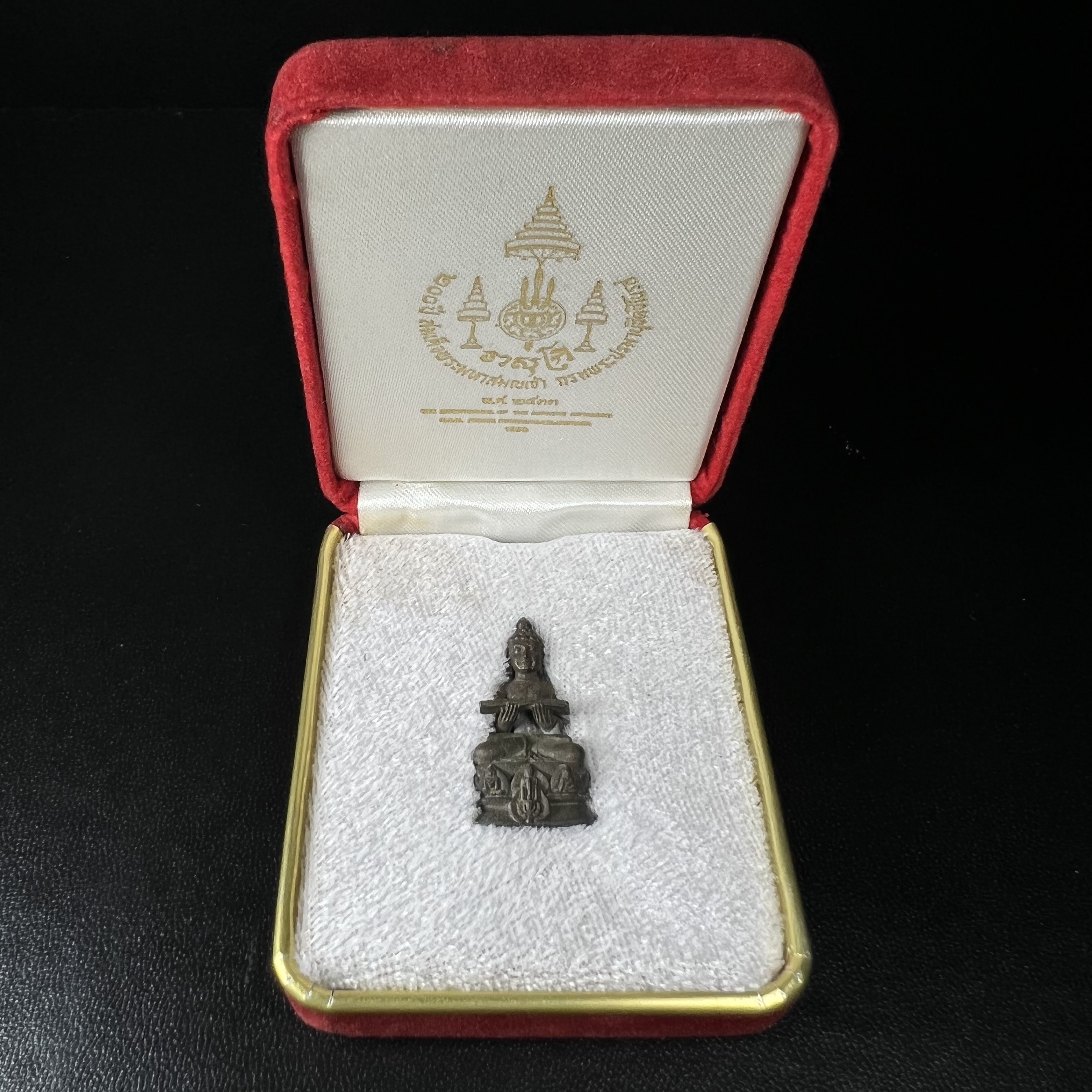 พระกริ่งปรมานุชิตชิโนรส วัดพระเชตุพนวิมลมังคลาราม(วัดโพธิ์) ปี2533 เนื้อนวโลหะ ( ในหลวงรัชกาลที่9เสด็จเททอง)