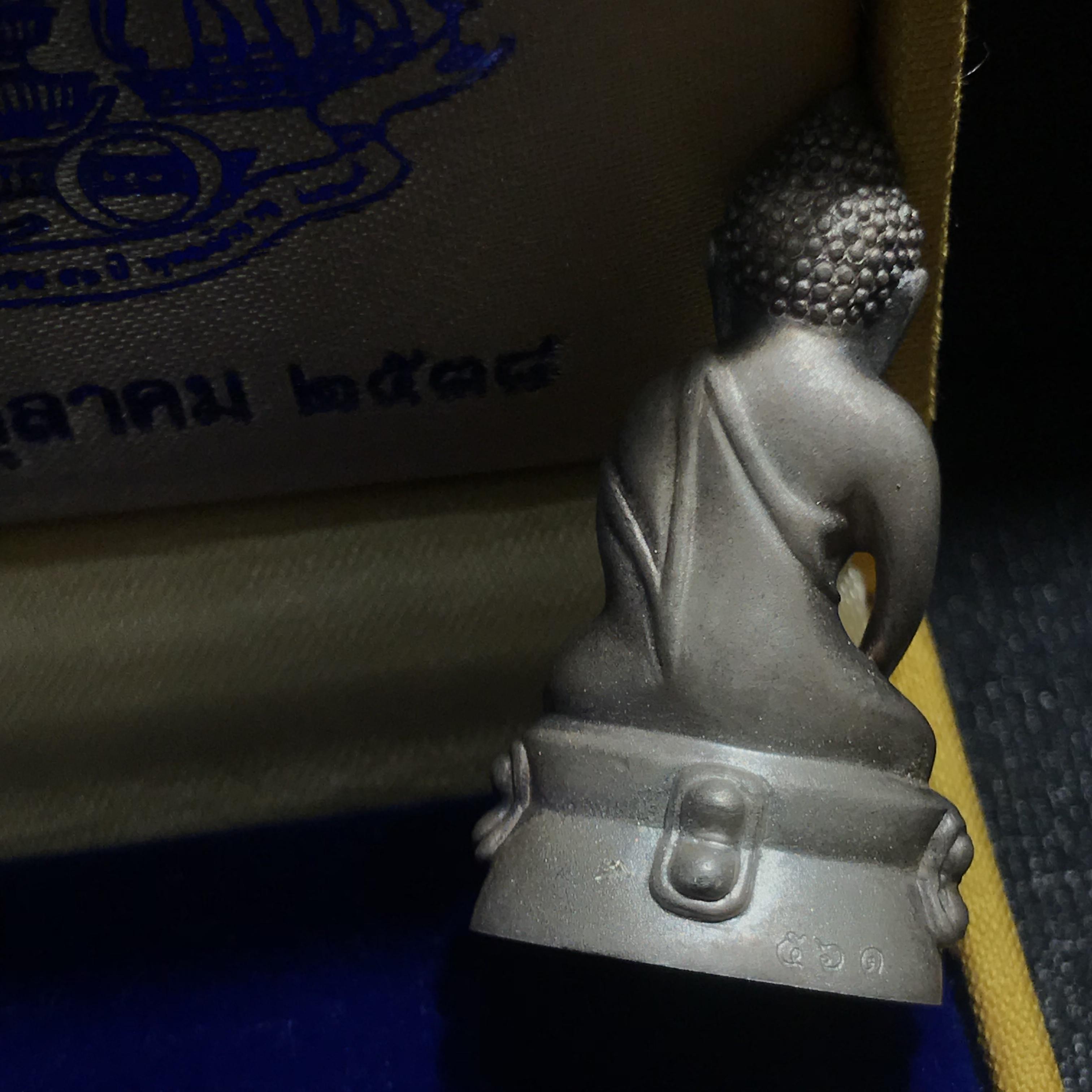 พระกริ่งสมเด็จญาณ โค๊ตช้าง เนื้อเงินบริสุทธิ์ 92.5% ตรากาญจนาภิเษกทองคำแท้ แจกวันเกิด 3 ตุลาคม 2538(หายาก)