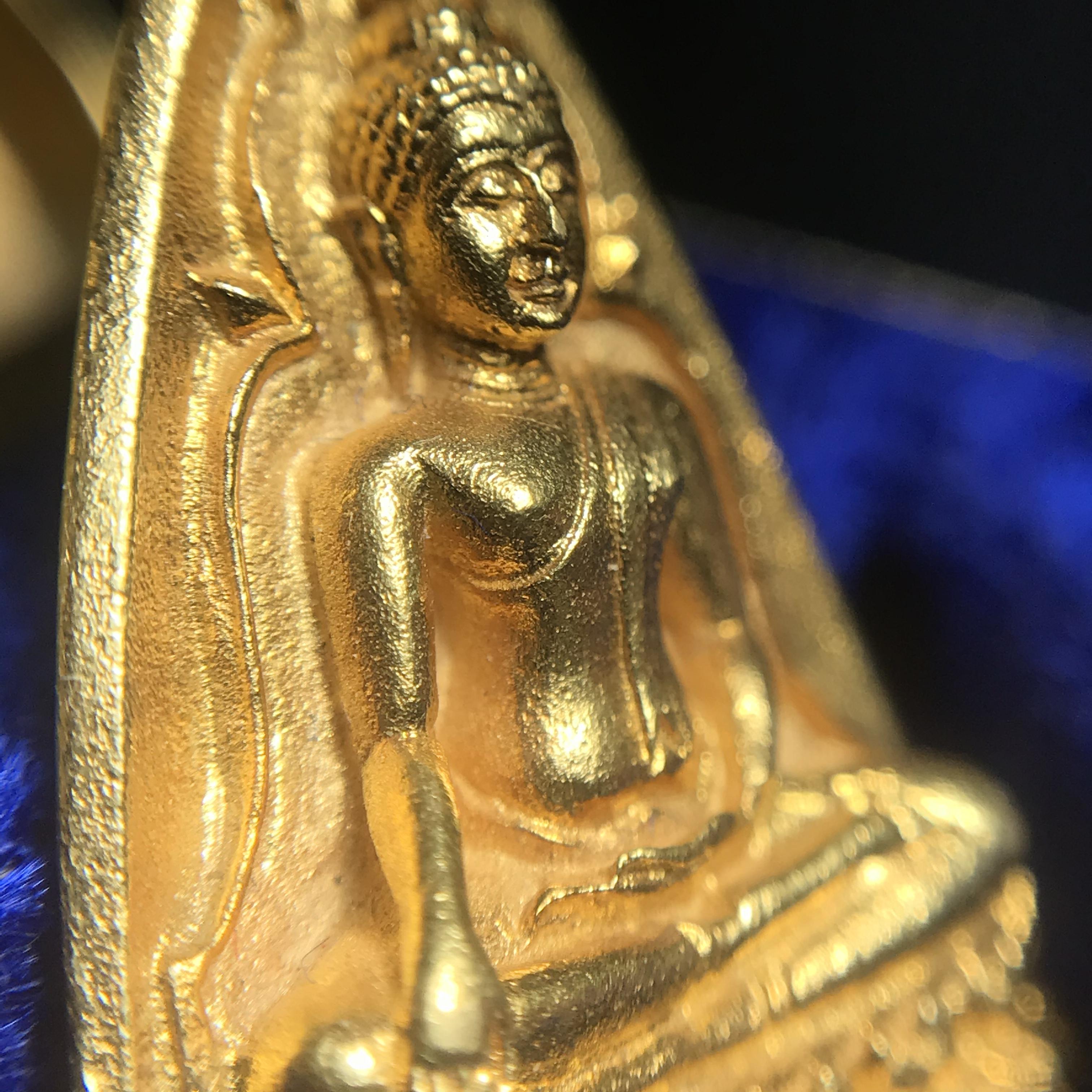 พระสมเด็จนางพญา ส.ก. ปี2535 เนื้อทองคำ พิมพ์ใหญ่ 5รอบพระราชินี หลวงปู่โต๊ะปลุกเสก(ในหลวงและพระราชินีเสด็จในพิธี) พร้อมกล่องบรรจุเดิม(นิยม)