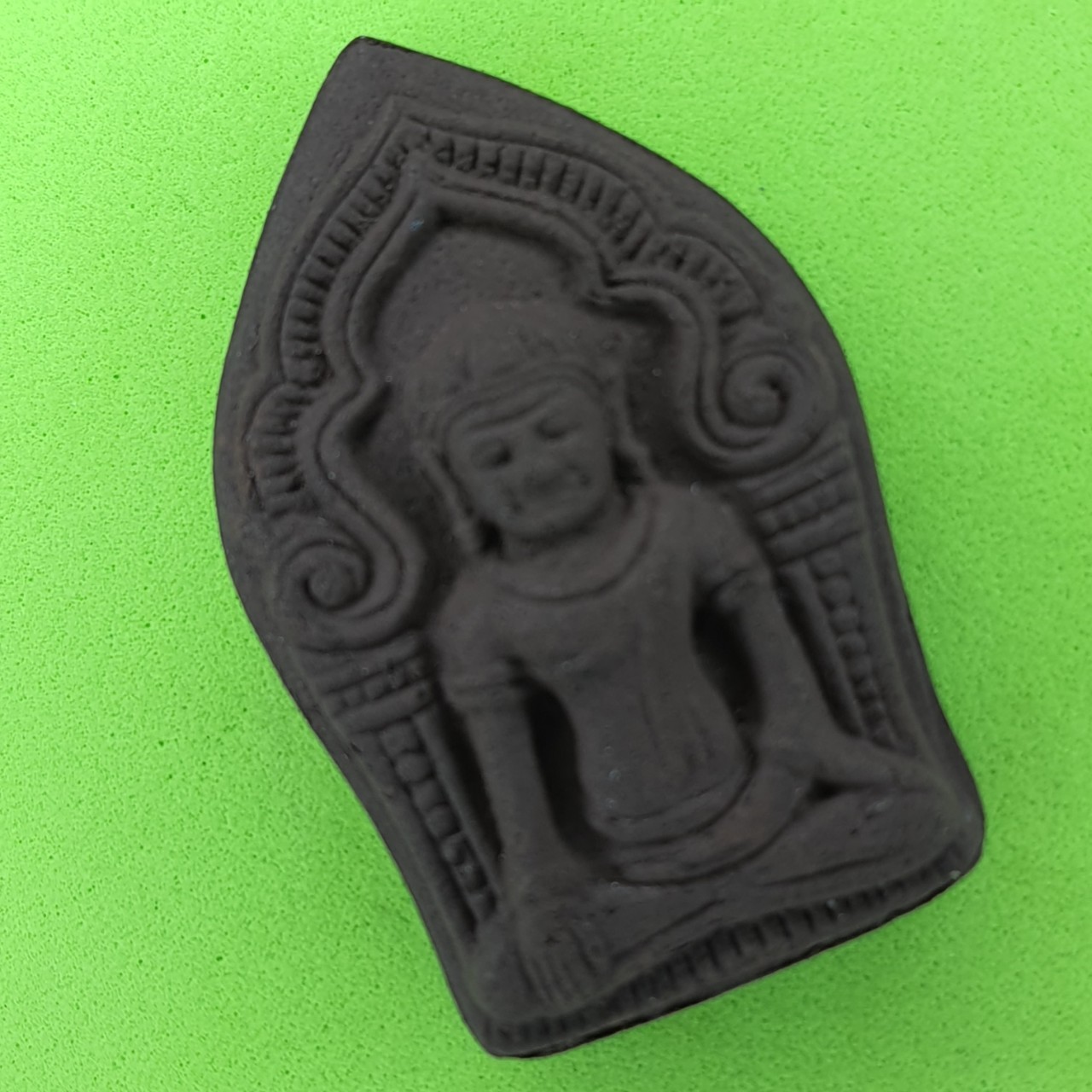 พระเครื่อง พระยอดขุนพล เนื้อแร่น้ำพี้ แบบ 100องค์