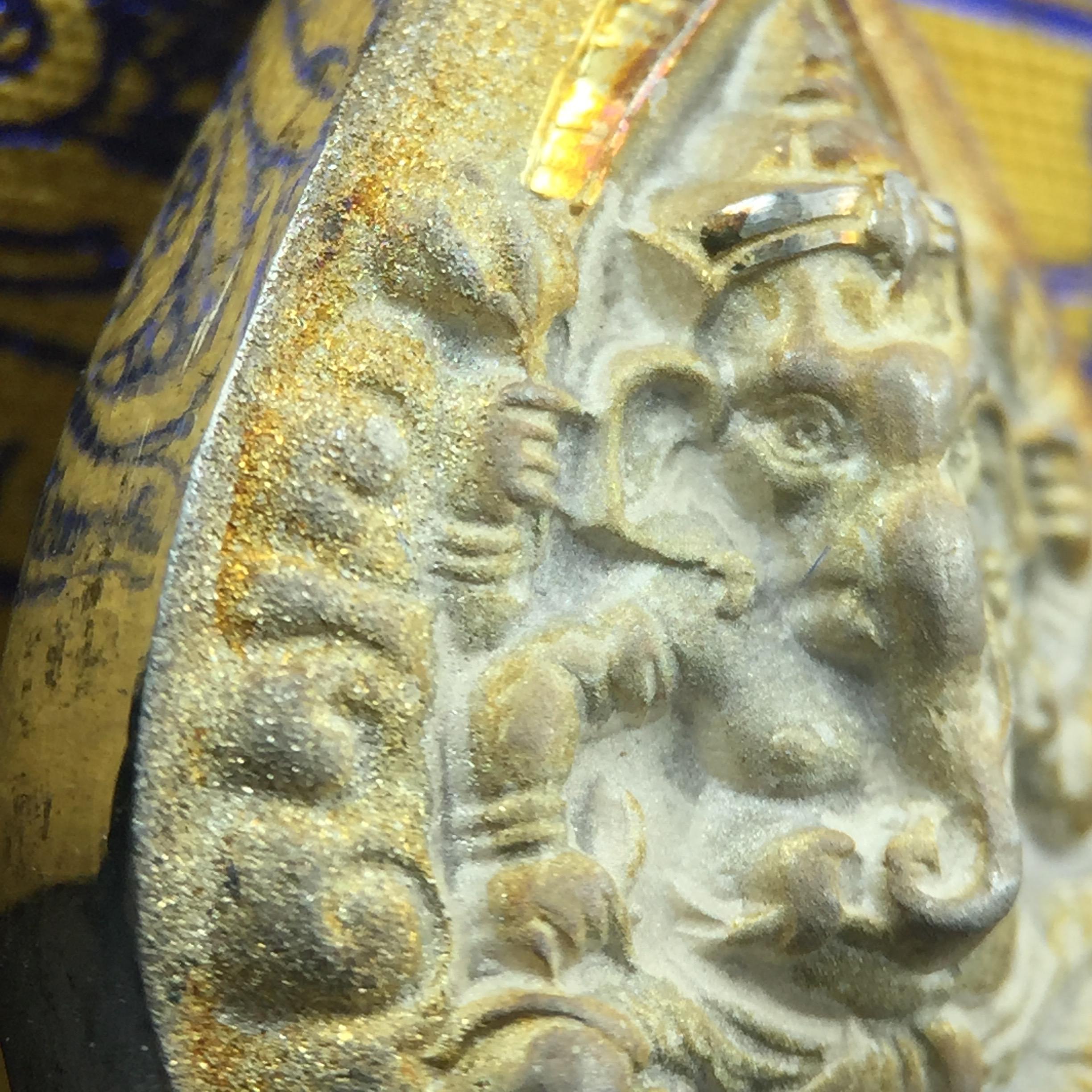 เหรียญพระพิฆเนศวร ญสส. ชุดกาญจนาภิเษกครองราชย์ 50 ปี พุทธศักราช 2538 พิมพ์ใหญ่(2.9 ซม.) เนื้อเงินผิวเดิมขึ้นสีรุ้งงดงามธรรมชาติสร้างสรรค์ สภาพสวยเดิมพร้อมกล่องบรรจุเดิม ตอกโค๊ดหมายเลขกำกับ(1ใน 5539องค์)