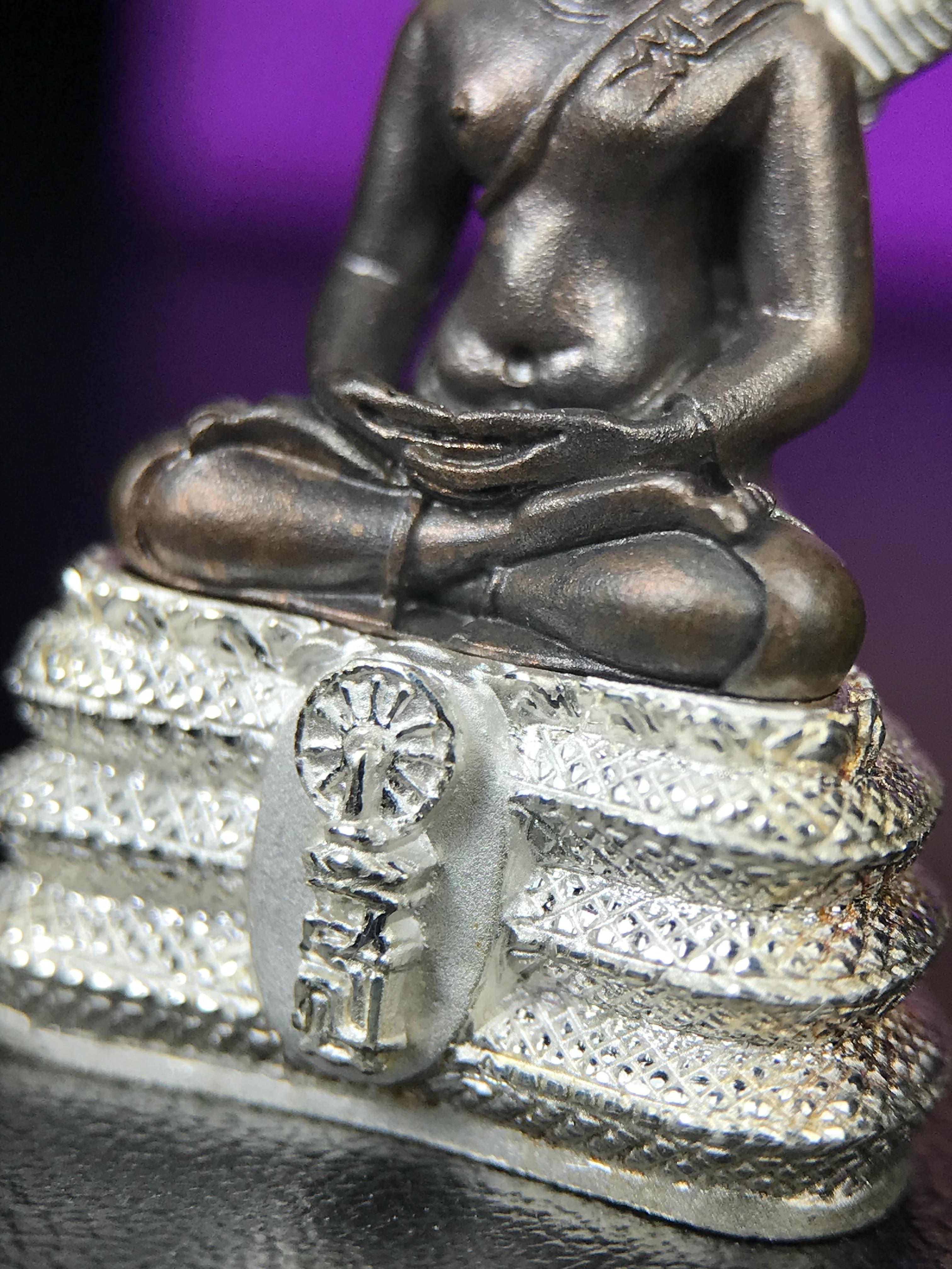 พระนาคปรก สธ. รุ่นสร้างพระอุโบสถเฉลิมพระเกียรติ 4 รอบ 84 พรรษา สมเด็จพระเทพรัตนราชสุดาฯ วัดบวรนิเวศวิหาร ปี 2543 พิมพ์ใหญ่ องค์พระเนื้อนวโลหะ ฐานนาคปรกเนื้อเงิน(สภาพ สวย )พิธีใหญ่ พุทธศิลป์งดงาม หายาก(องค์หมายเลขสวย ๒๖๗) (1 ใน 1999 องค์)