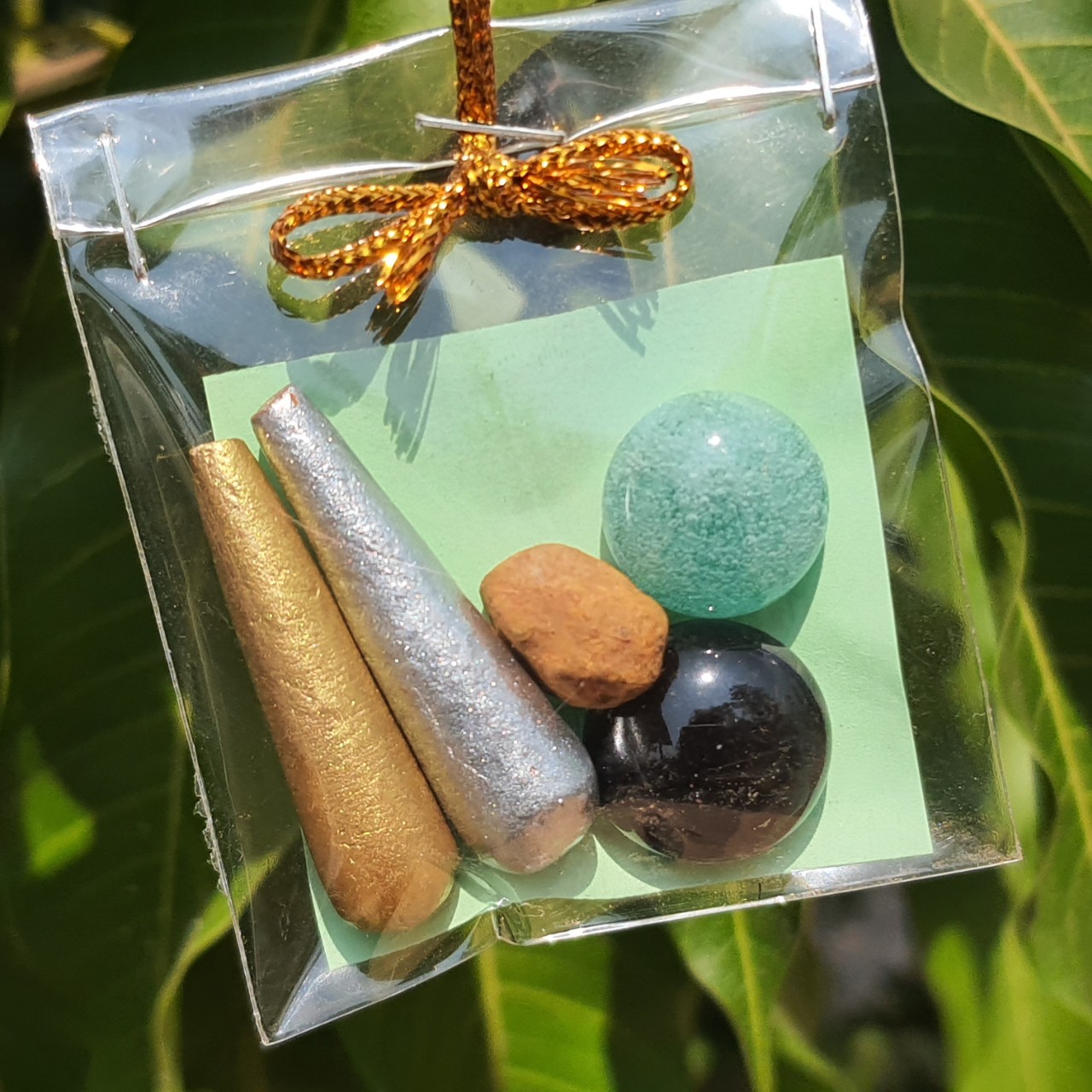 ของชำร่วย ชุดของชำร่วย สากเงิน สากทอง ไหลน้ำพี้ ไหลดำ ไหลน้ำพี้สีเขียว แร่เหล็กน้ำพี้ ไหลเขียว ไหลน้ำพี้สีดำ