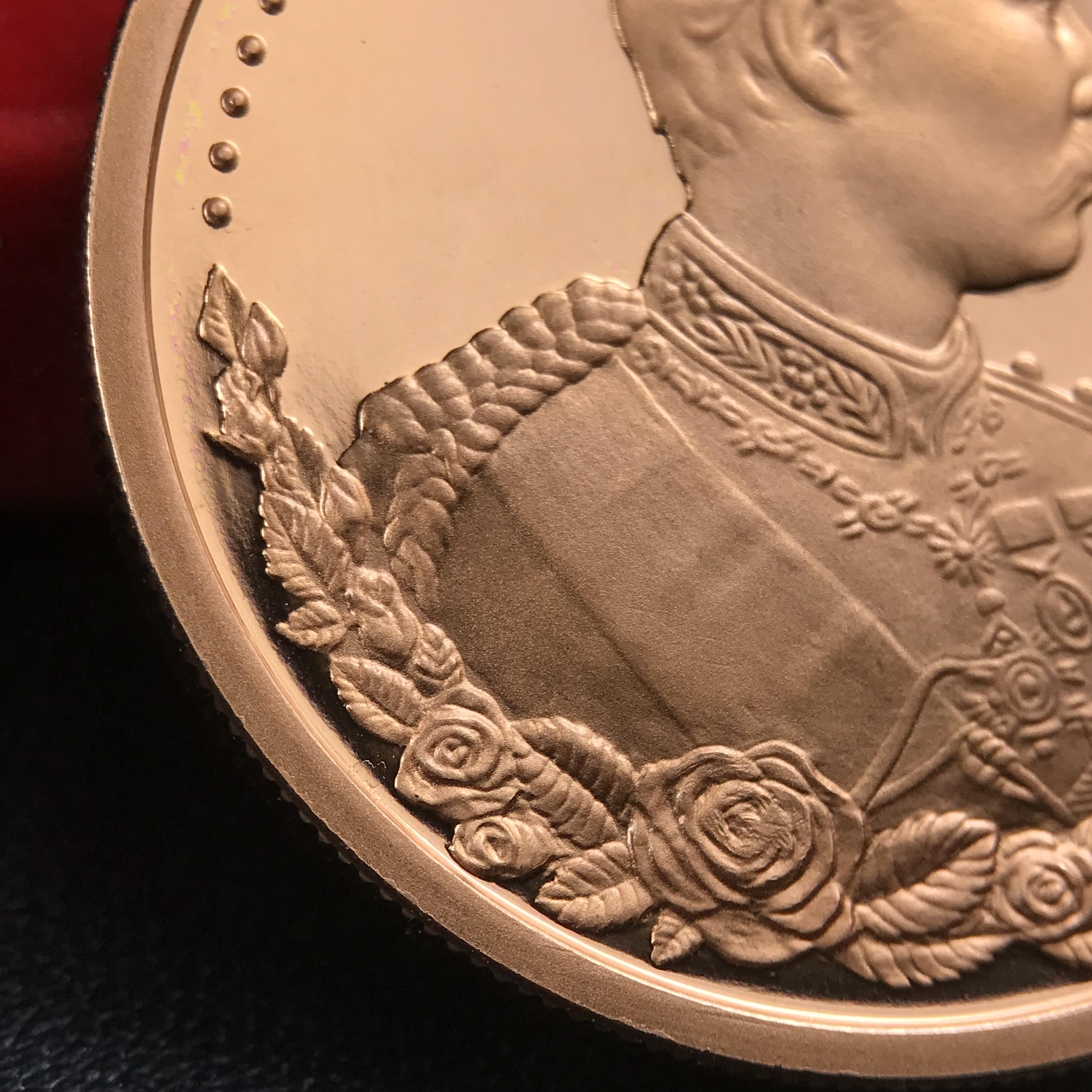 เหรียญรัชกาลที่ 5 หลัง 12 นักษัตริย์ รุ่นมหาลาภ ปี 2539 เนื้อทองแดงขัดเงา บล็อกนอก(เพิร์ธ)ออสเตรเรีย ขนาด 3.2 ซ.ม. กล่องบรรจุเดิมครบสมบูรณ์สวยงาม พิธีพุทธาภิเษก ณ.พระอุโบสถ วัดพระแก้ว สมเด็จพระญาณสังวร สมเด็จพระสังฆราช เป็นประธานพิธี