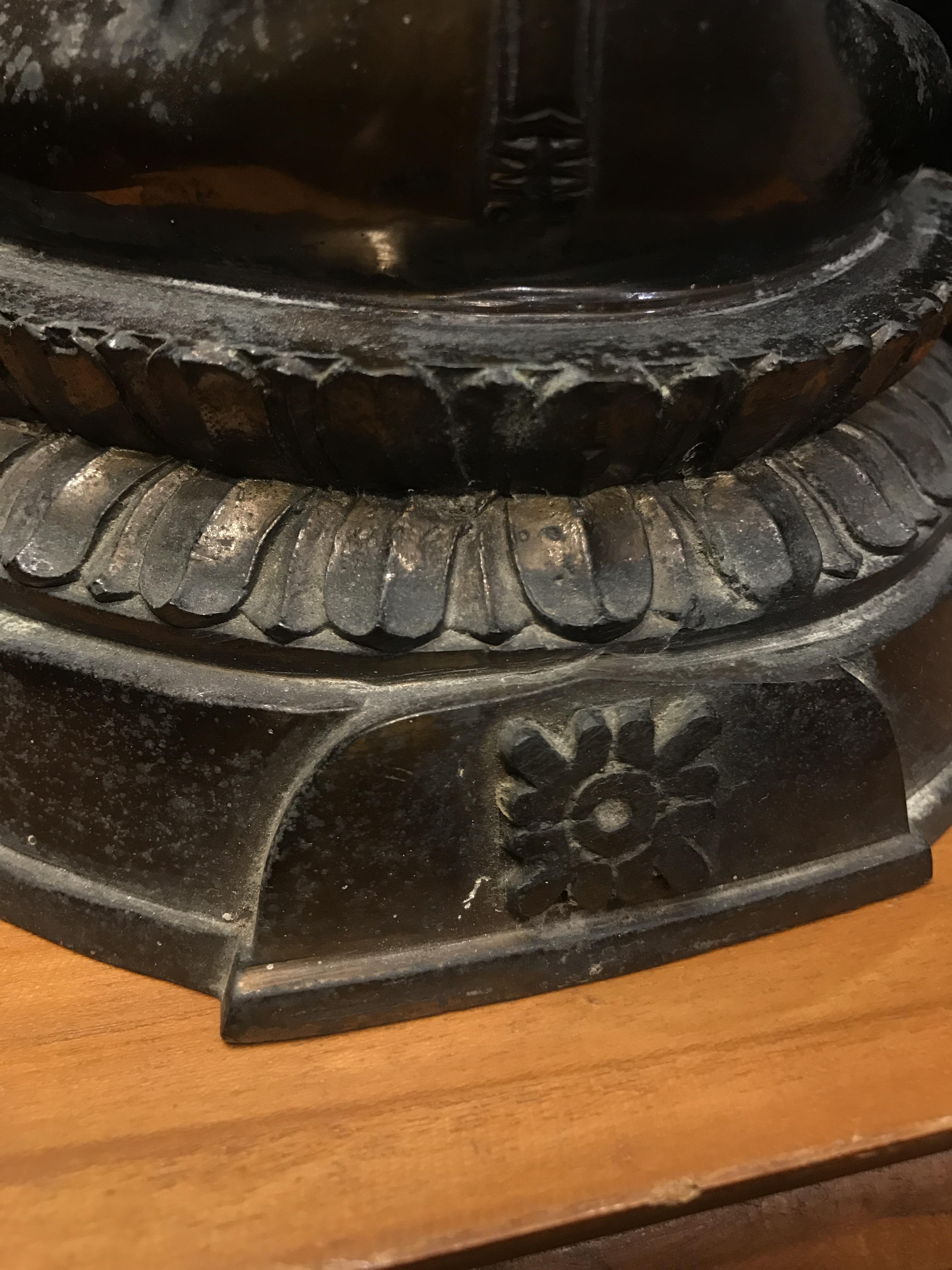 พระบูชา ตราสัญลักษณ์ ญสส. วัดบวรนิเวศราชวรวิหาร จัดสร้างโดยบริษัทเซ็นทรัล ขนาดหน้าตัก 5 นิ้ว