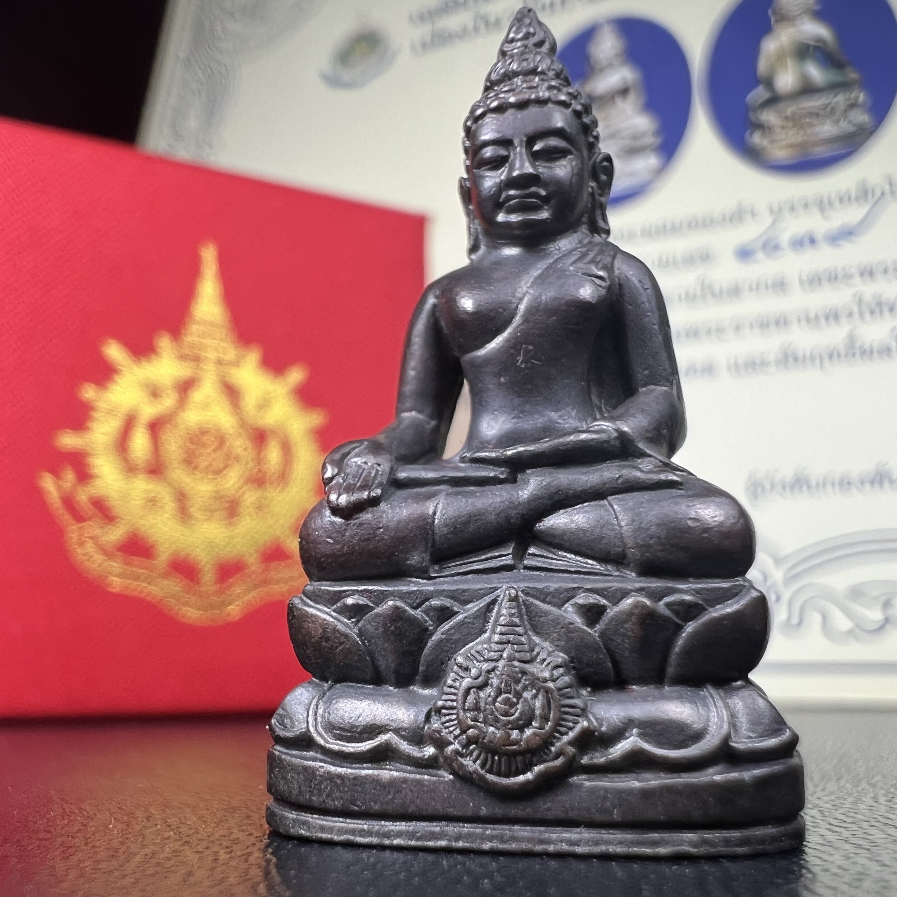 พระกริ่งไพรีพินาศ เฉลิมพระเกียรติ พระบาทสมเด็จพระเจ้าอยู่หัวรัชกาลที่9 พระชนมพรรษา 6 รอบ ปี2542 เนื้อนวโลหะผสมทองคำ(บรรจุเหล็กไหล)ดีนอก-ดีใน***องค์นี้สภาพสวยครบสมบูรณ์ มาพร้อมกล่องเดิมและใบรับรองจากผู้จัดสร้างแบบนี้หายากมาก***