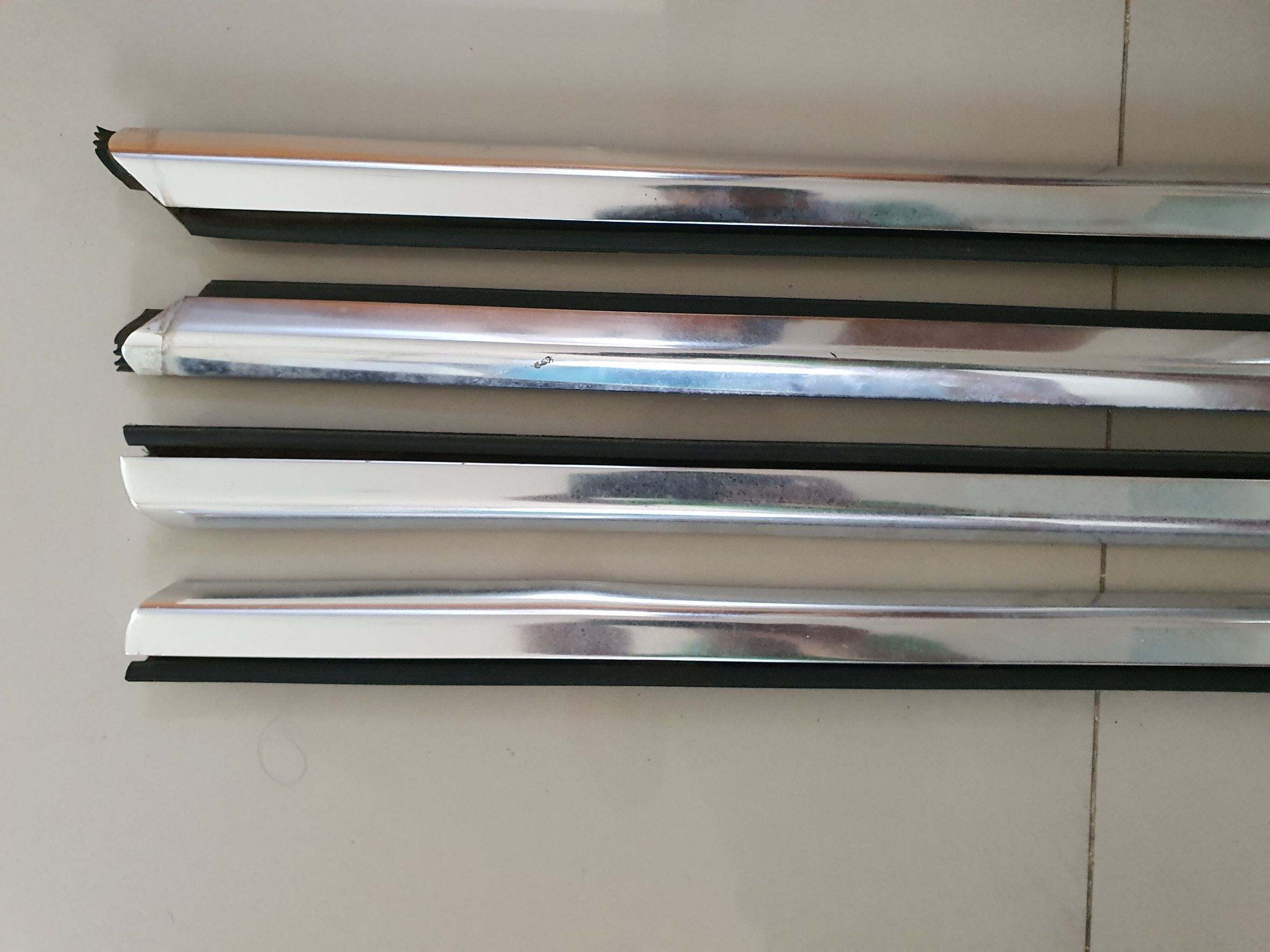 คิ้วรีดน้ำ BENZ W207