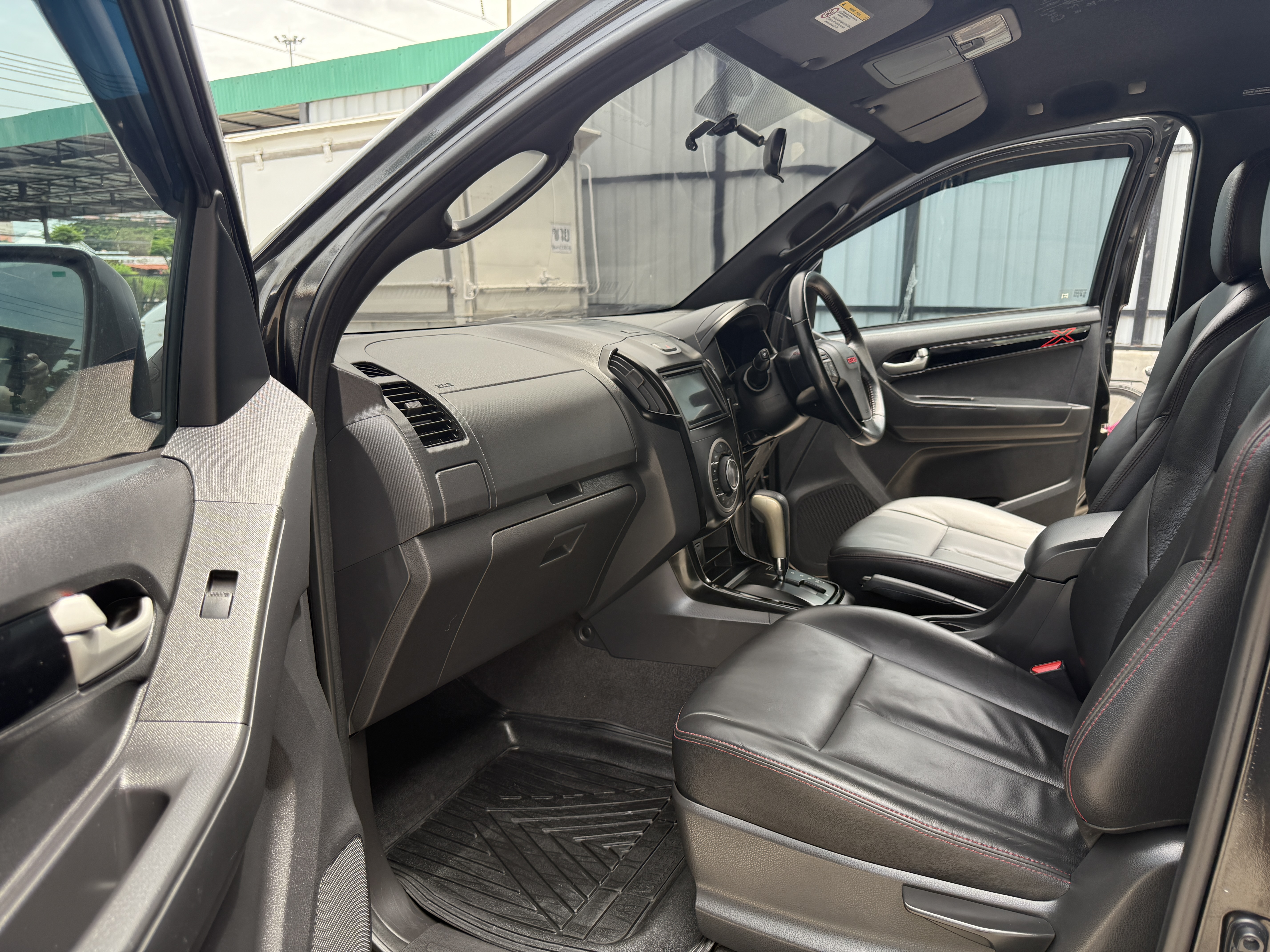 Isuzu Dmax All New 4ประตู Hilander 2.5 Vgs Z Prestige Navi X-Series Push Start At 2015 ดำ