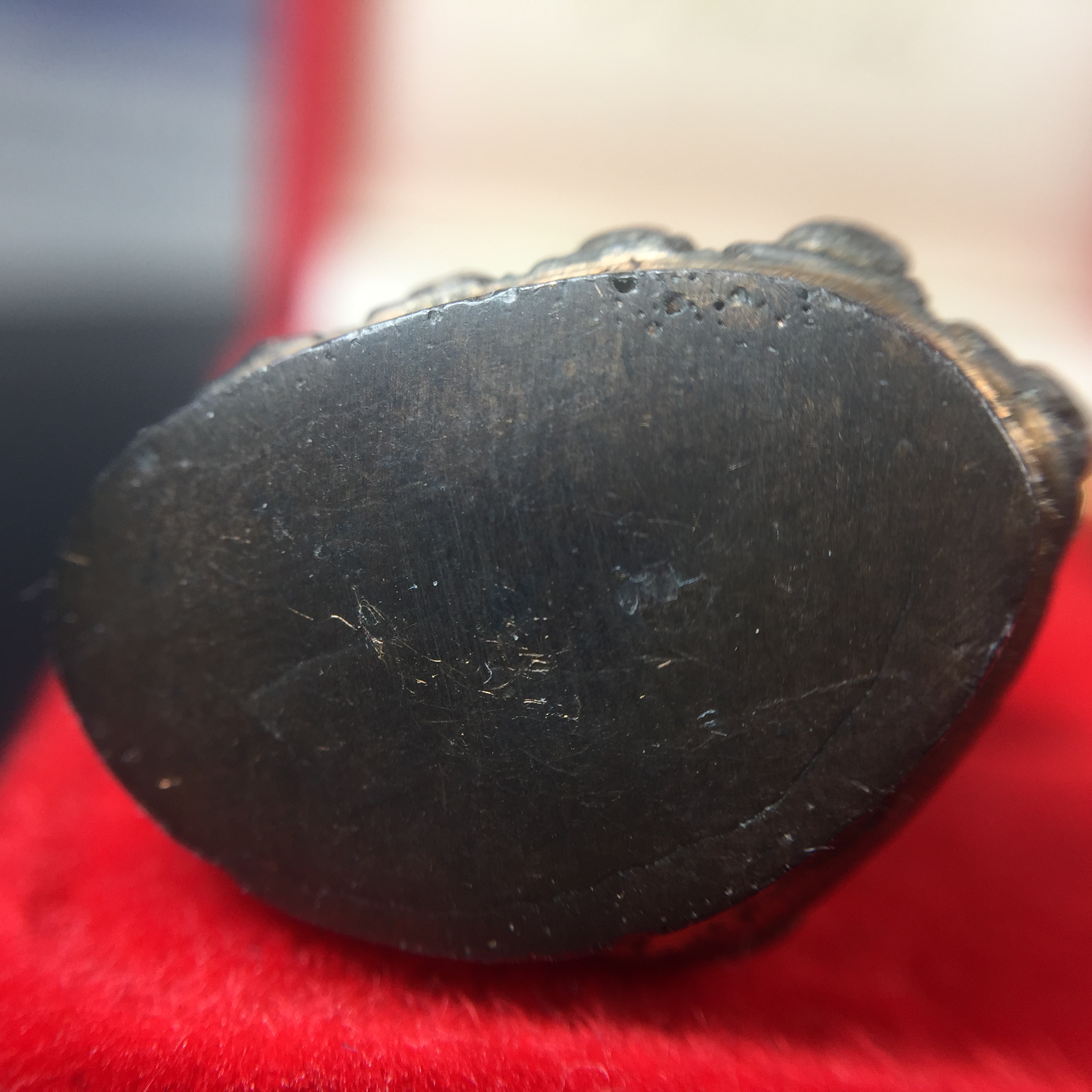 พระกริ่ง-พระชัยวัฒน์ ปวเรศ ปี2530 วัดบวรนิเวศราชวรวิหาร(องค์พระชัยวัฒน์เลี่ยมกรอบทองคำแท้)(ในหลวง ร.9 เสด็จเททอง)(บรรจุเส้นเกศาในหลวงรัชกาลที่9)พร้อมสูจิบัตรเดิมตอนจัดสร้าง(สภาพสวยครบสมบูรณ์) (องค์หน้าใหญ่)(องค์ทองทบ)แบบพิมพ์นิยมหายาก