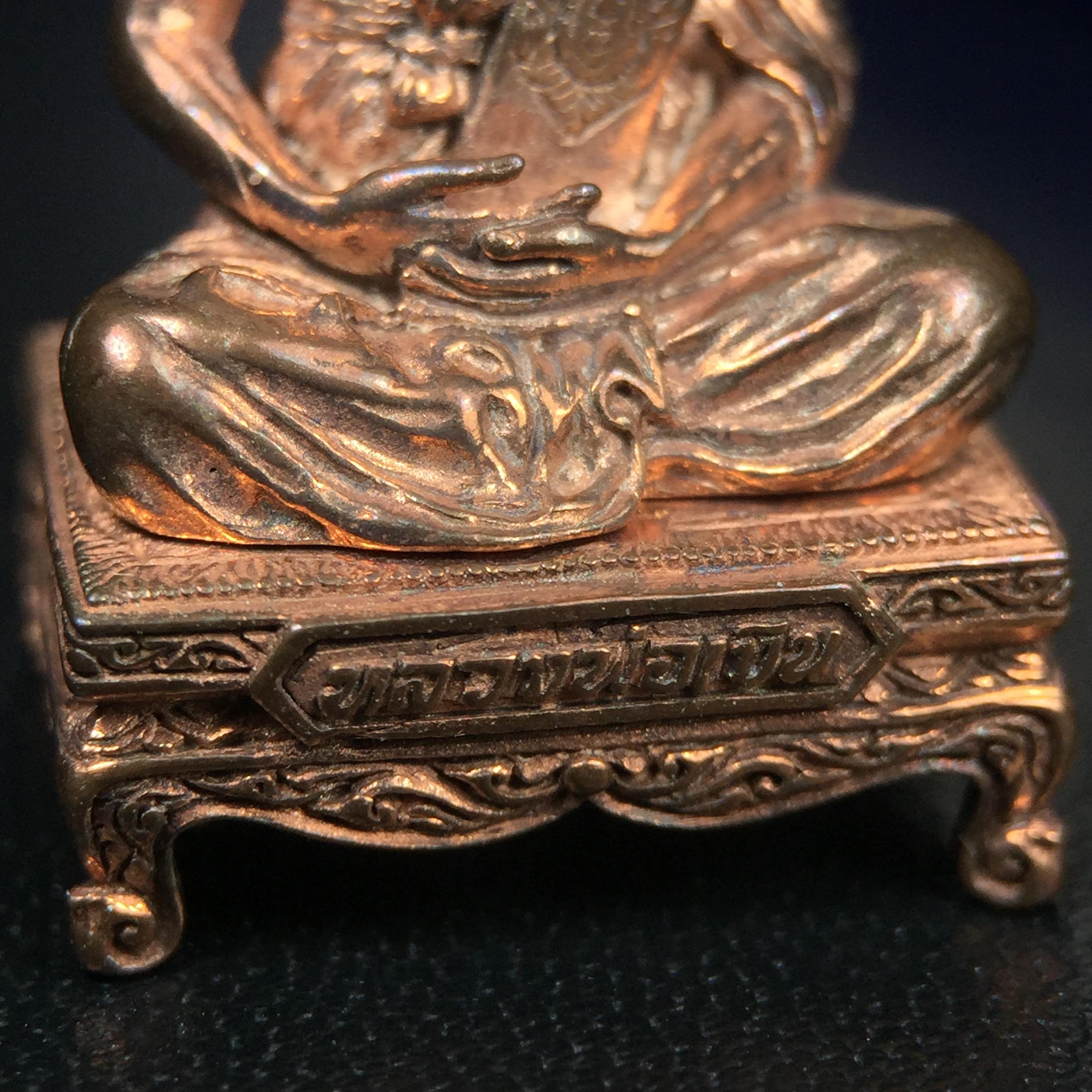 รูปหล่อหลวงพ่อเงิน วัดบางคลาน จ.พิจิตร พิมพ์หน้าเหมือนหลวงพ่อ "รุ่น 91 ปี กรมเสมียนตรา" กระทรวงกลาโหมจัดสร้างในปี 2543 พุทธาภิเษกใหญ่ 3 วัด 3พิธีวัดสุทัศน์ /วัดบางคลาน/วัดพระแก้ว เนื้อนวโลหะปัดเงา(แก่ทองคำ)พุทธศิลป์งดงามมากหายาก(ตอกโค๊ตหมาย ๖๐๘)