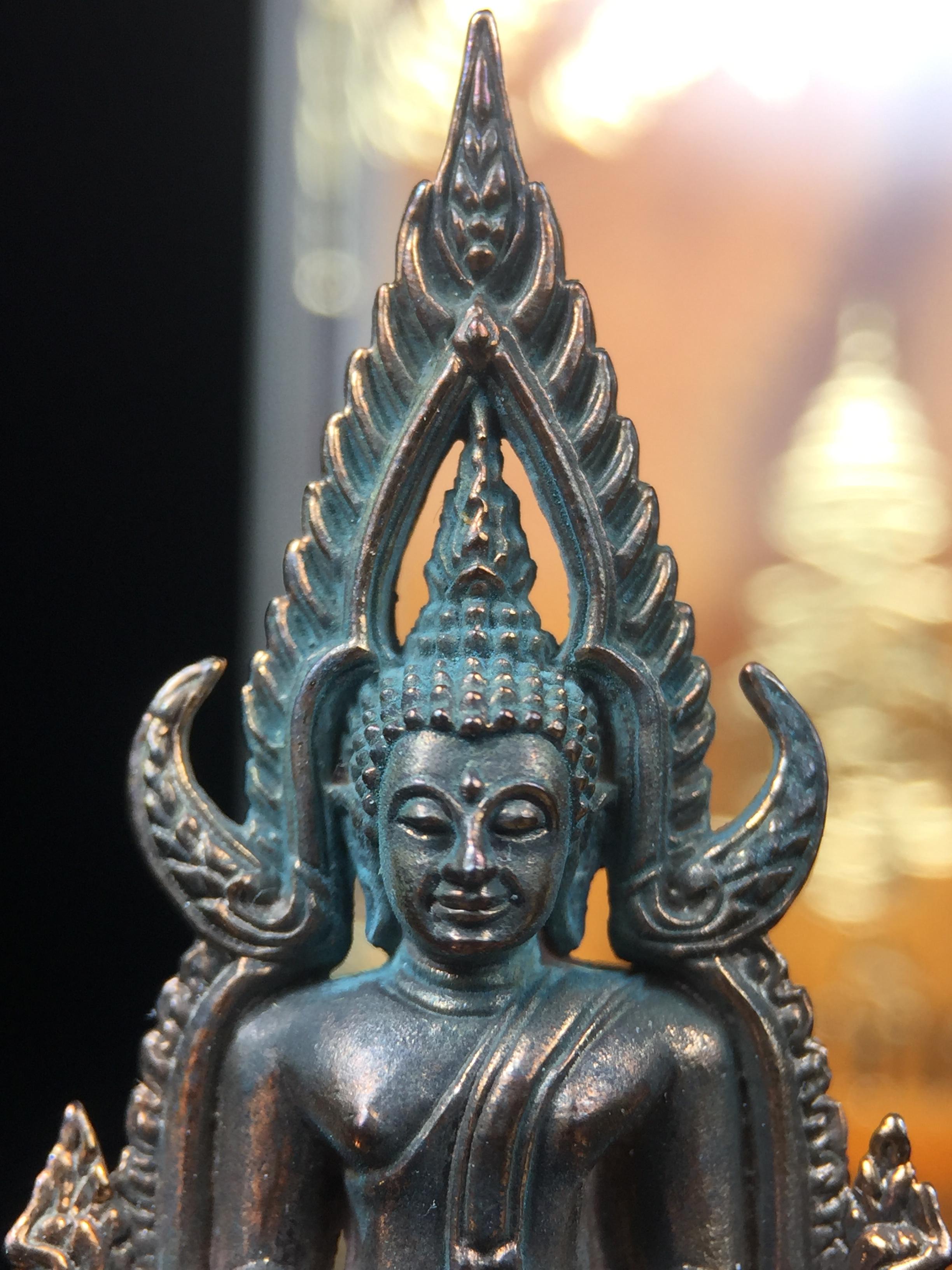 พระพุทธชินราช ญสส. วัดพระศรีมหาธาตุ จ.พิษณุโลก ปี2543 กริ่งชินราชเนื้อนวโลหะเต็มสูตร (ผสมทองคำ 2 บาท ต่อน้ำหนักเนื้อ 1 กิโลกรัม) พิธีใหญ่ รุ่นแรกและรุ่นเดียวที่ หลวงปู่หมุน ฐิตสีโล วัดบ้านจาน มาร่วมปลุกเสก(องค์หมายเลข 505 เลขสวย)(1 ใน 2543 องค์)นิยม