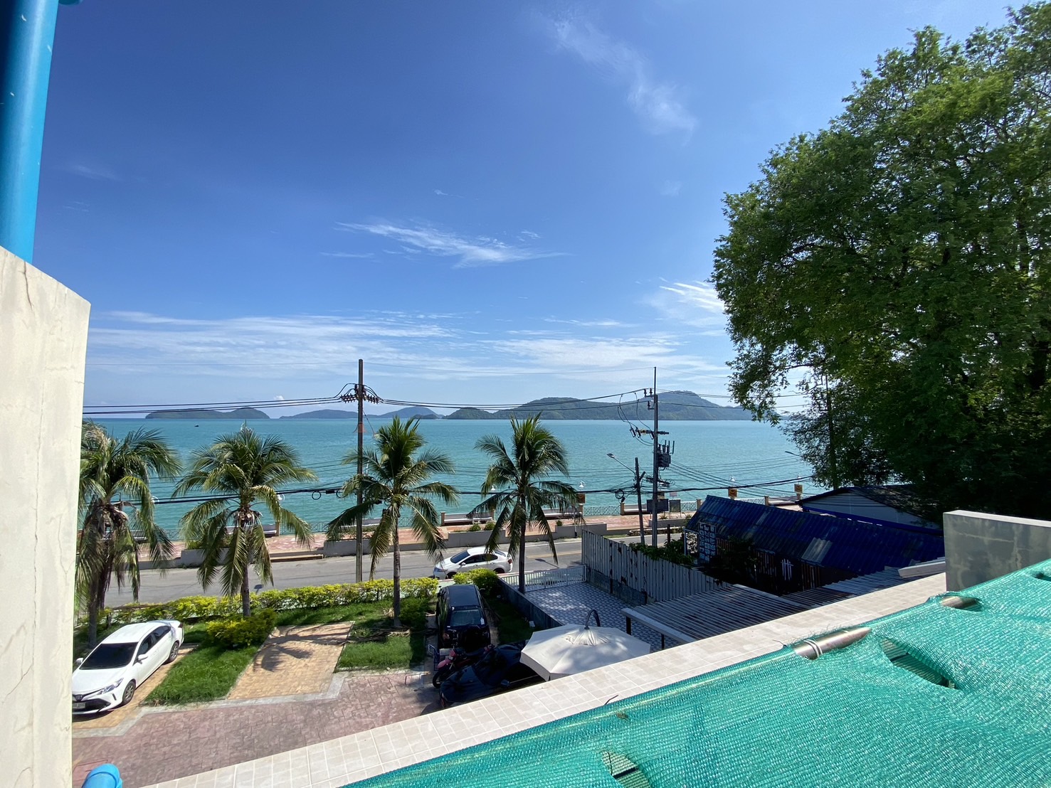 For Sales : Sea front, 2-Story commercial buildings, 3 Bedroom 6 Bathroom