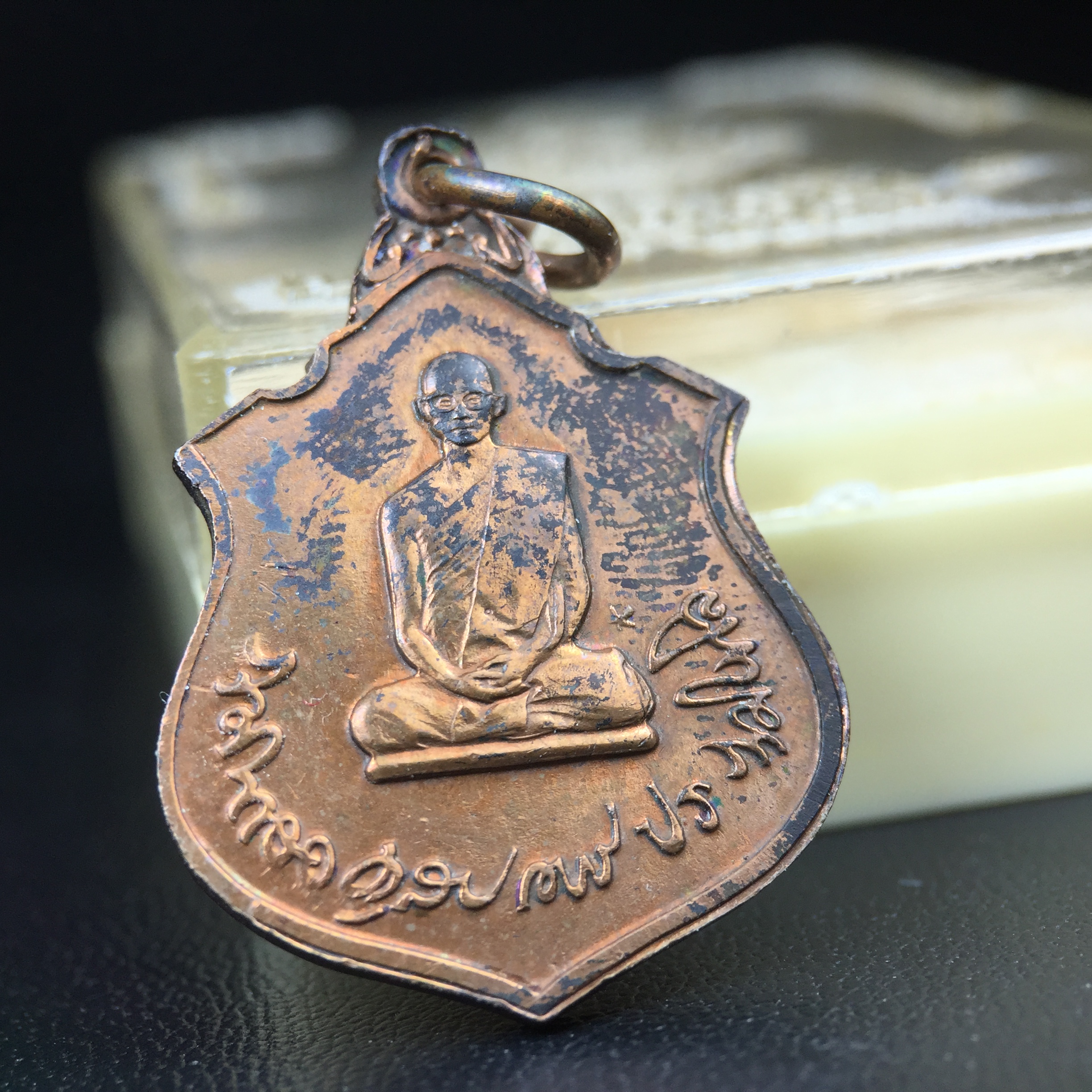 เหรียญในหลวงทรงผนวช-พระพุทธชินราช กองทัพภาคที่3จัดสร้าง ปี2517 เนื้อนวโลหะกล่องเดิม(สภาพคัดสวย)(หายาก)(ในหลวง ร.9 เสด็จในพิธี)(1ใน5000เหรียญ))