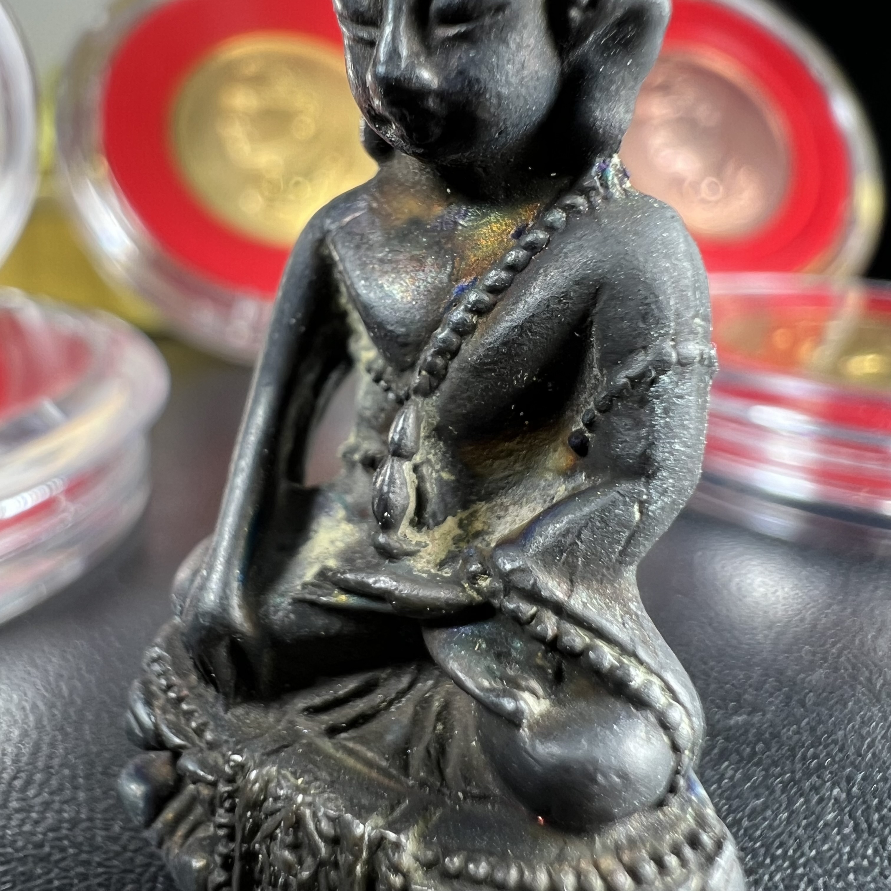 วัตถุมงคลคุ้มเกล้าฯ มหามงคลเฉลิมพระชนมพรรษา 6 รอบ รัชกาลที่ 9 ชุดพิเศษกรรมการ(สุดหายาก) (ในหลวงรัชกาลที่9 ทรงจุดไฟพระฤกษ์และเททอง พิธีใหญ่)ยอดนิยมหายาก