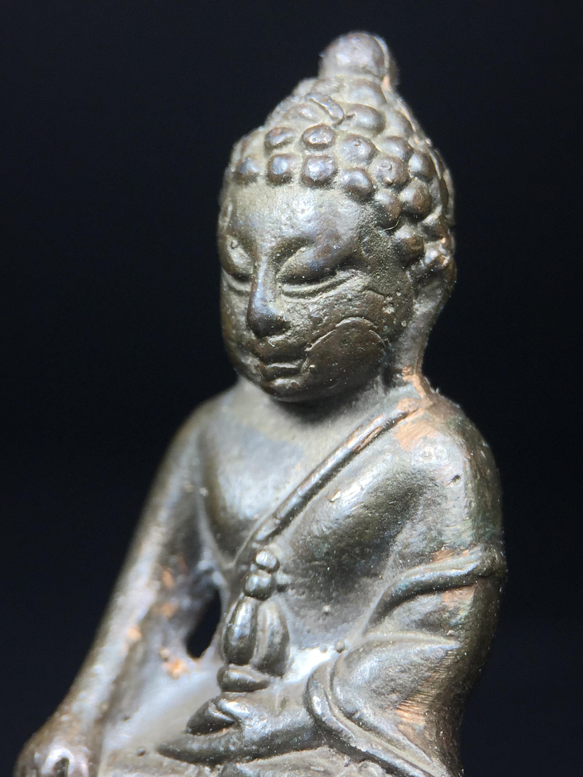 พระกริ่ง ภปร. 60 ปี ธรรมศาสตร์ สร้างเป็นที่ระลึกการสถาปนาครบรอบ 60 ปี มหาวิทยาลัยธรรมศาสตร์ ปี 2537(ในหลวงรัชกาลที่9 เสด็จเป็นประธานในพิธี)(พิธีใหญ่ เกจิที่มีชื่อเสียงมาร่วมปลุกเสกจำนวนมาก ชนวนมาลสารเก่าเข้มขลัง )**ของดีธรรมศาสตร์ที่ศิษย์เก่าไม่ควรพลาด**