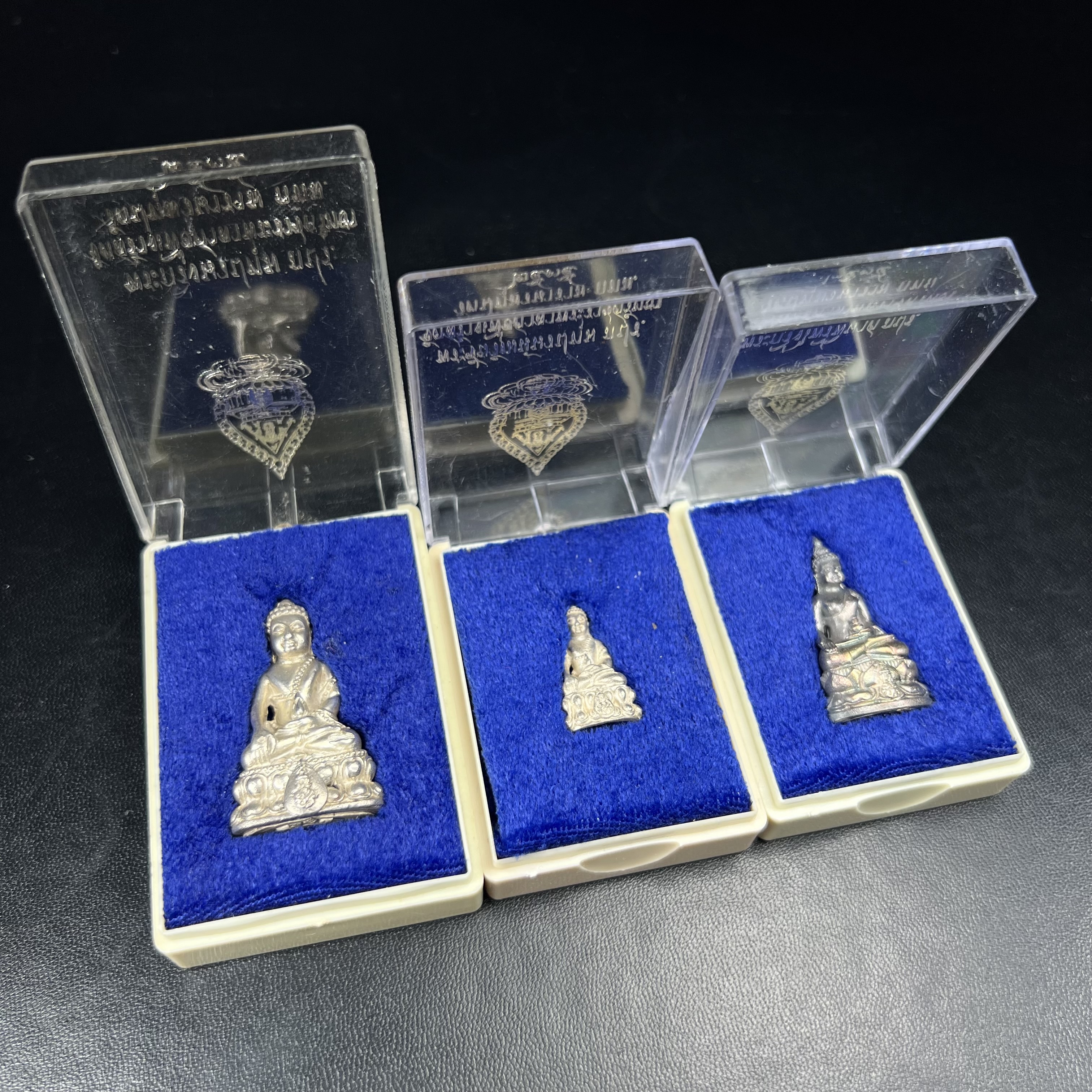 พระกริ่งนวปทุม ภปร.-พระชัยวัฒน์นวปทุม ภปร.-พระกริ่งไพรีพินาศ ภปร. รุ่นแรก วัดปทุมวนาราม ครบชุดเนื้อเงิน ปี2535(ในหลวงรัชกาลที่9เสด็จเททอง)(1ใน3000องค์)หายาก***เก็บทีเดียวครบชุดไปเลยรุ่นนี้ แนะนำ....ตอนนี้หายากแล้ว***