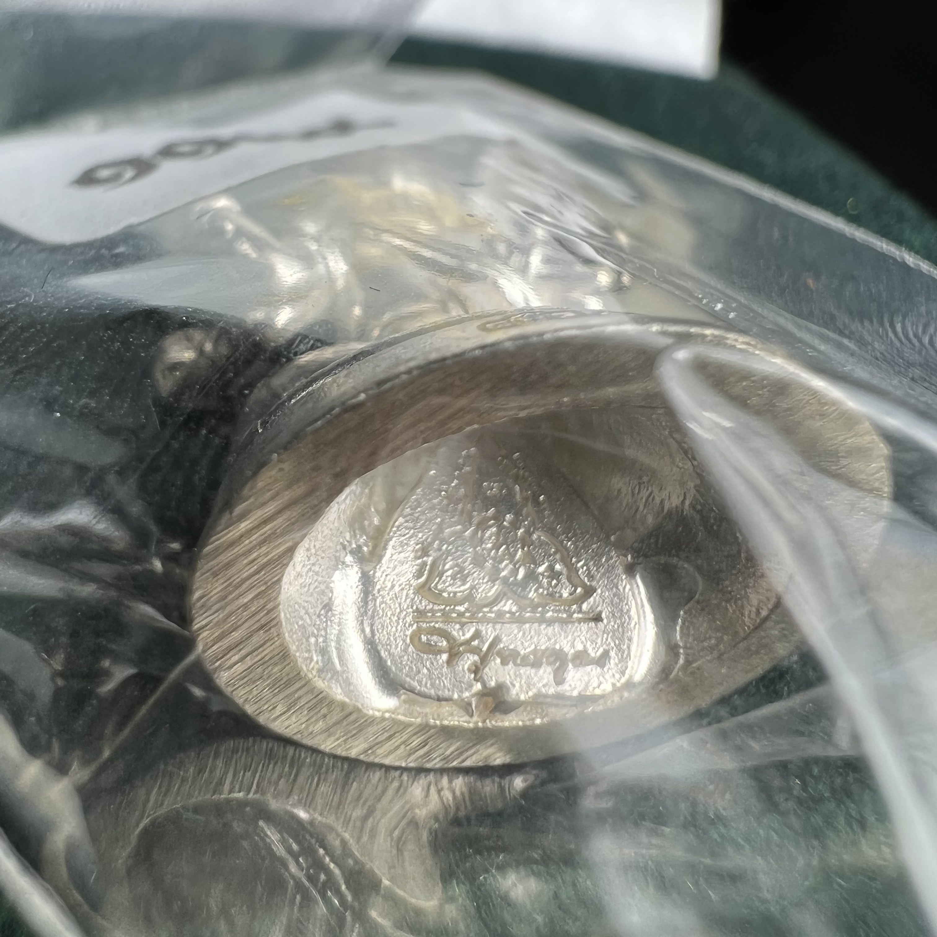 พระพิฆเนศวร รุ่น 108 ปี แห่งการสถาปนากรมศิลปากร ปี 2562 เนื้อเงิน ขนาดลอยองค์ หน้าตัก 1/2 นิ้ว(ขนาดประมาณ 1.8 x 2.1 ซม.)(พิธีใหญ่ มวลสารดี)(มีโค๊ดและหมายเลขกำกับเลข)1 ใน 1999 องค์