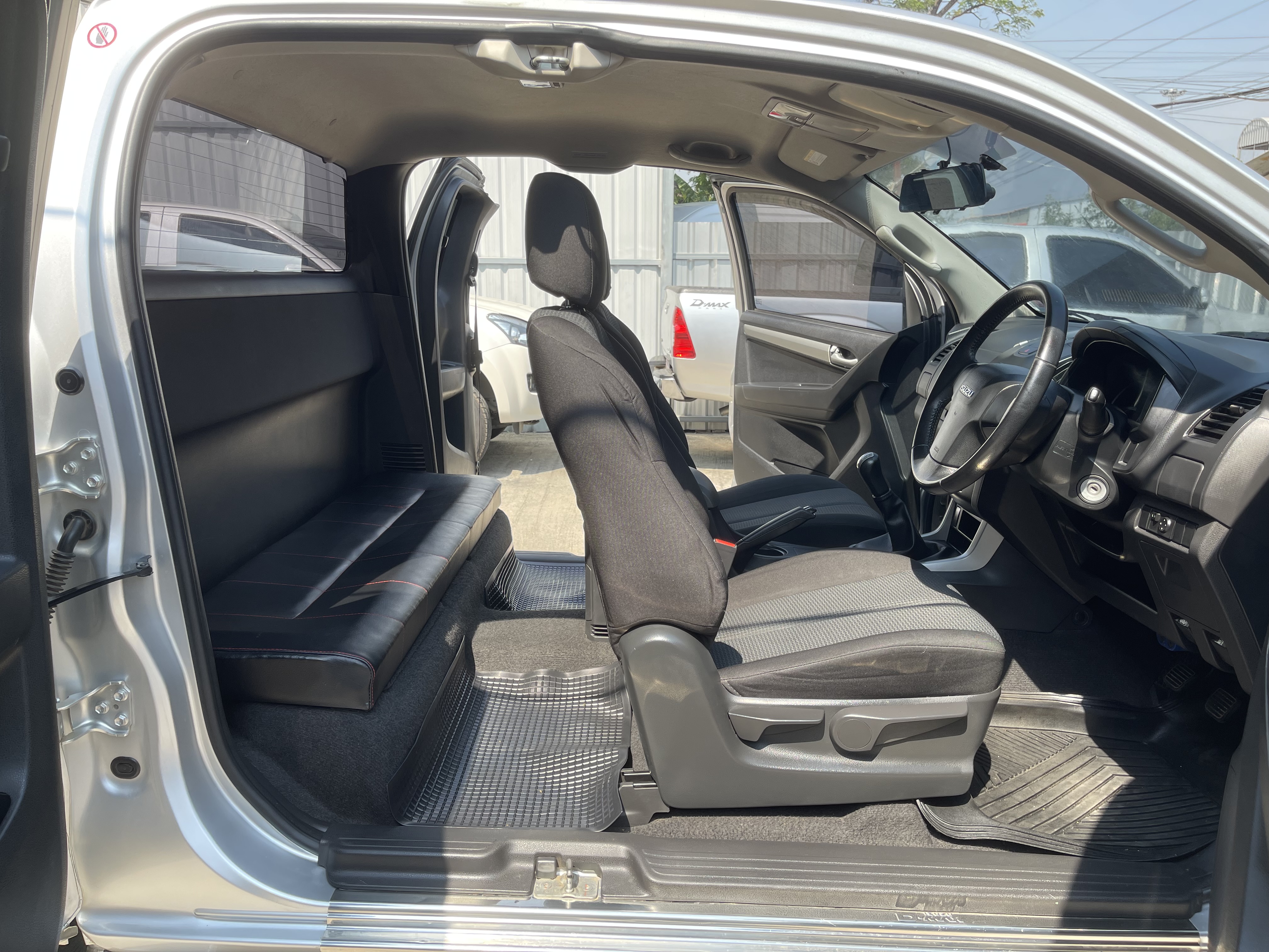 Isuzu Dmax All New Cab Hilander 2.5 Z 2015 เงิน