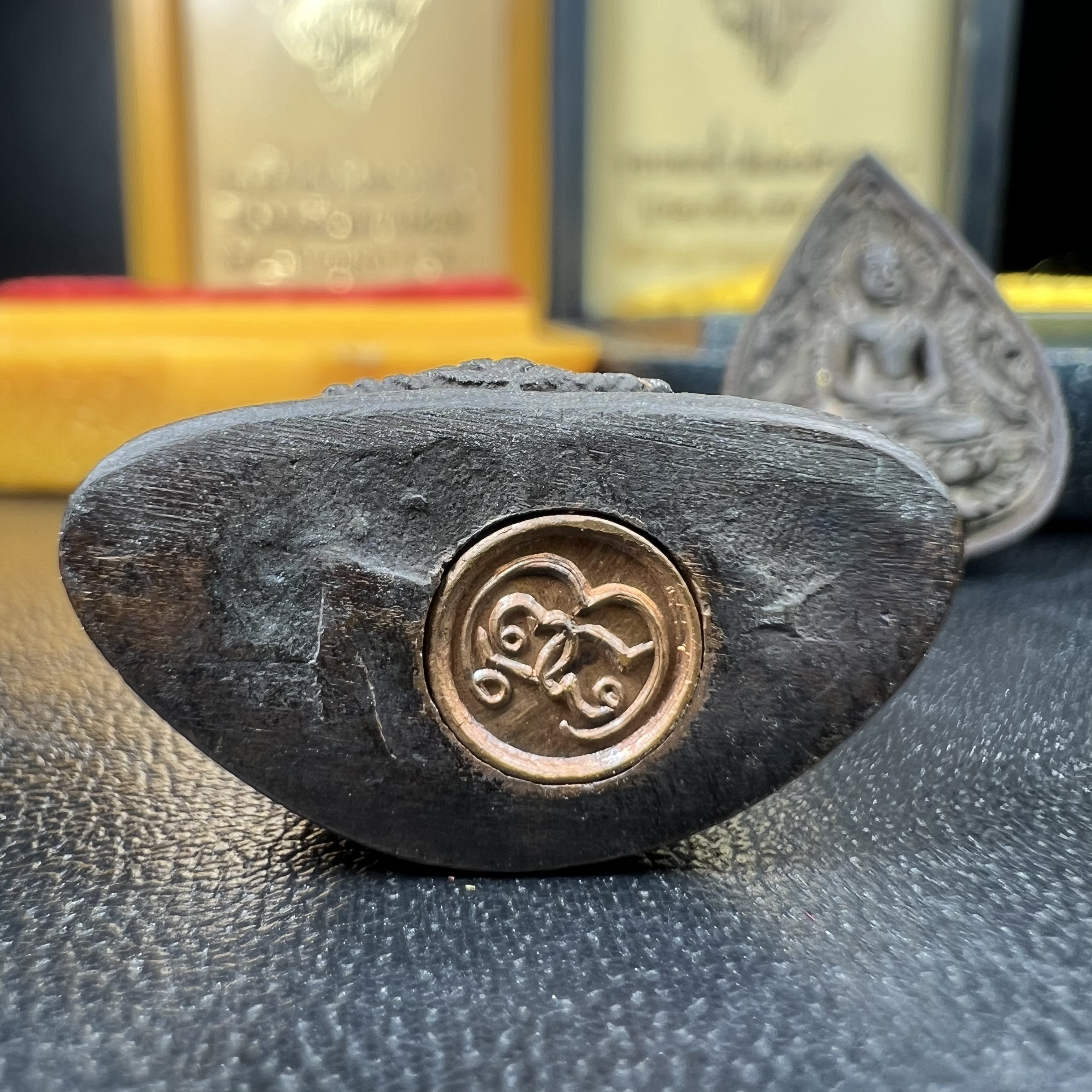 พระกริ่ง+พระหยดน้ำ มวก(รุ่นแรก)พระราชทาน ปี2523 วัดบวรนิเวศวิหาร เนื้อนวโลหะกล่องบรรจุเดิม(คัดสวยคมชัด เนื้อนวโลหะเข้มขลังตามแบบฉบับงานแกะแม่พิมพ์โดย นายช่างเกษม มงคลเจริญ แบบนิยม พร้อมกล่องบรรจุเดิม)(หลวงปู่โต๊ะร่วมปลุกเสก)