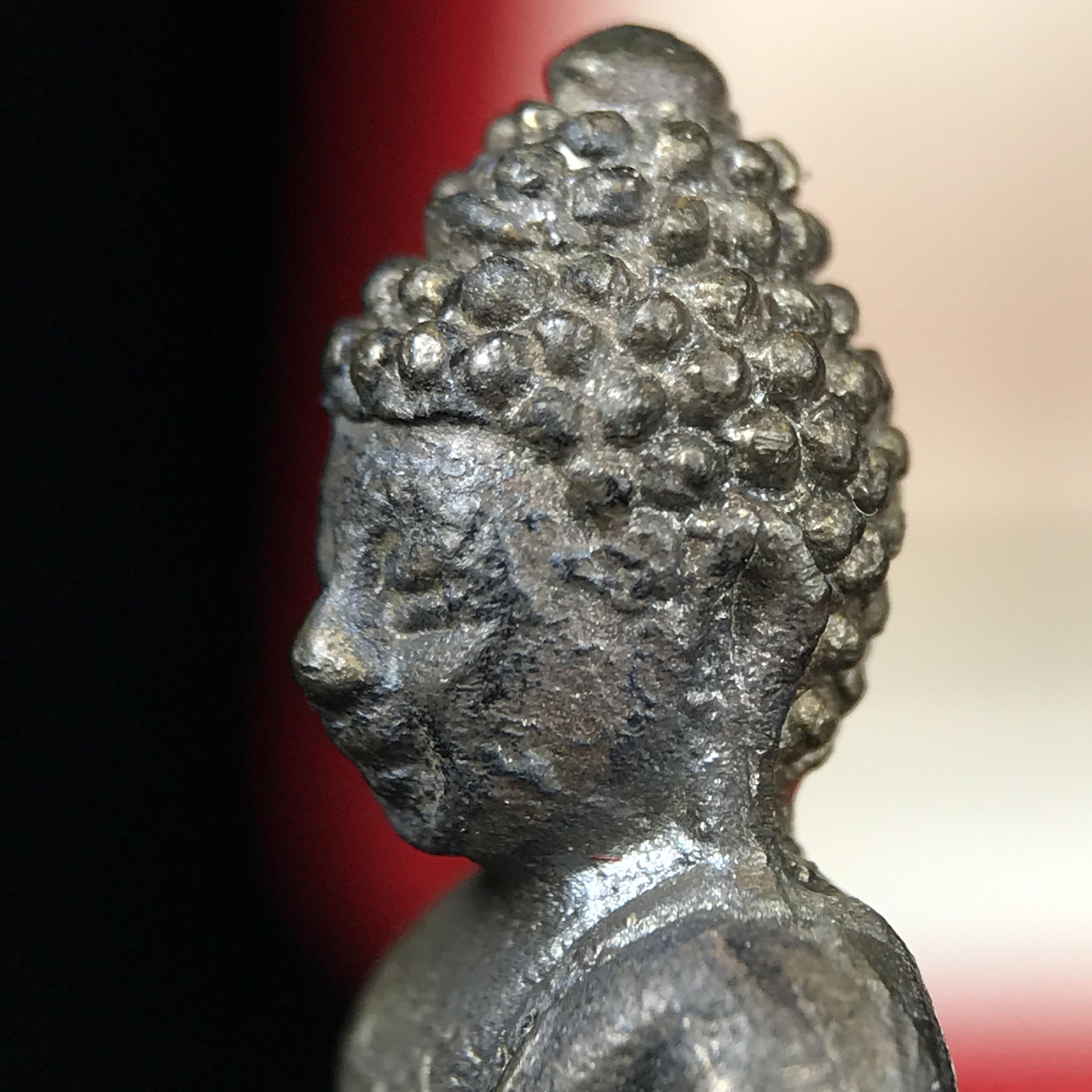 พระกริ่งศาสดา ภปร. วัดบวรนิเวศวิหาร ปี 2532 จัดสร้างในโอกาสสองทศวรรษรามาธิบดี เพื่อศูนย์การแพทย์สิริกิติ์ เนื้อนวโลหะ(ผิวเดิมสวยงาม) (พิธีใหญ่ มวลสารมงคล สวยงามเข้มขลัง)สมเด็จพระญาณสังวร สมเด็จพระสังฆราชฯเสด็จเททอง***ตอกโค๊ตหมายเลข ๑๑๑๖***