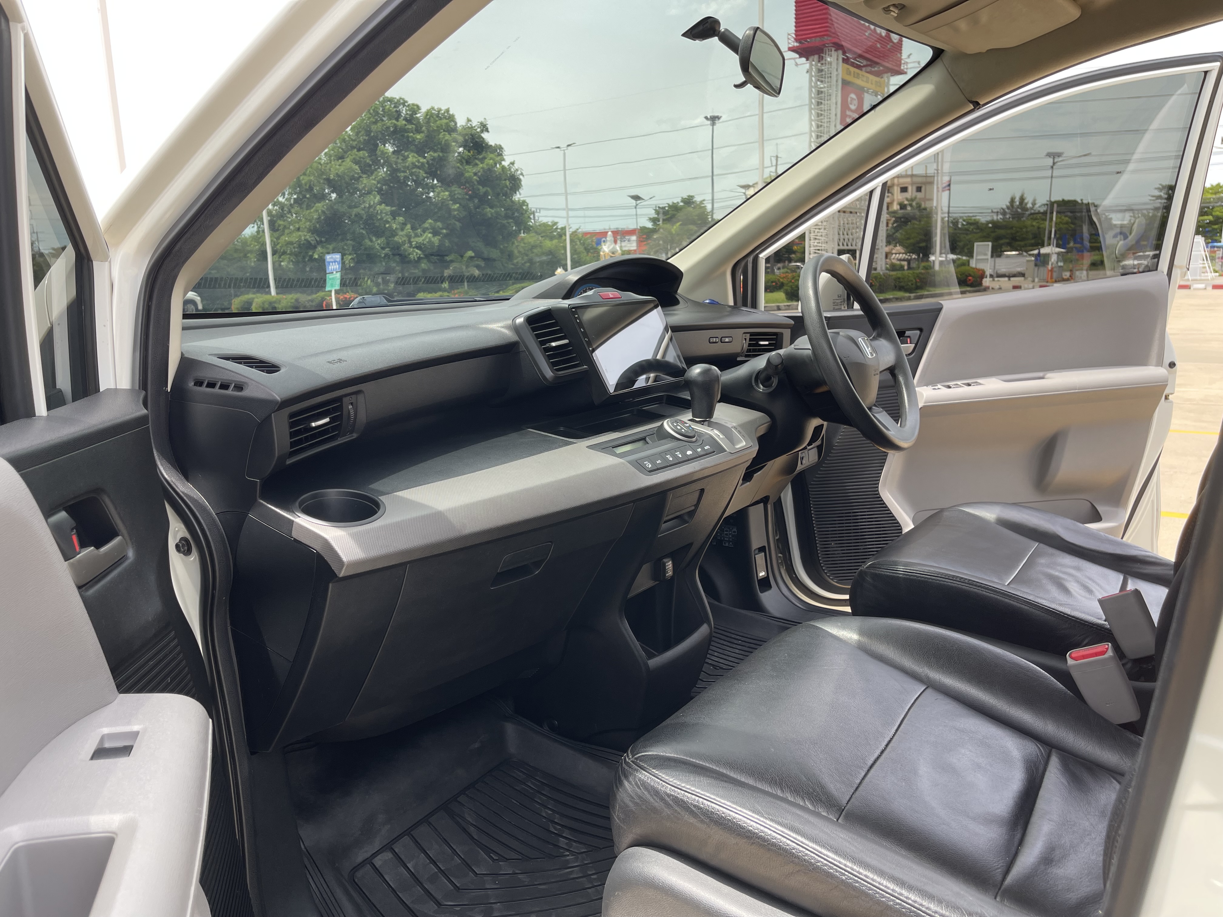 Honda Freed 1.5 E At 2012 ขาวมุก