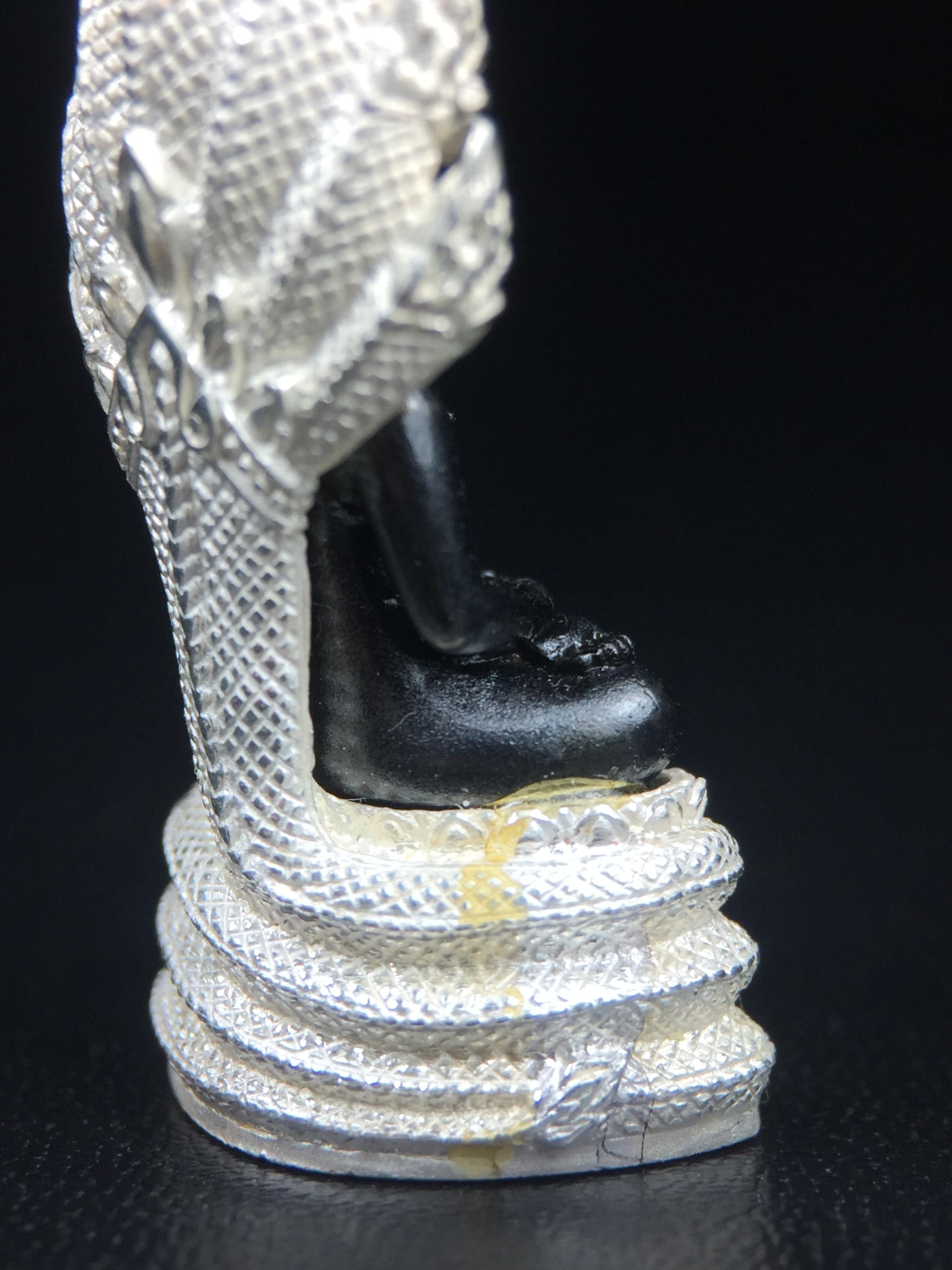 พระนาคปรก สธ. รุ่นสร้างพระอุโบสถเฉลิมพระเกียรติ 4 รอบ 84 พรรษา สมเด็จพระเทพรัตนราชสุดาฯ วัดบวรนิเวศวิหาร ปี 2543 พิมพ์ใหญ่ องค์พระเนื้อนวโลหะ ฐานนาคปรกเนื้อเงิน(สภาพ สวย )พิธีใหญ่ พุทธศิลป์งดงาม หายาก(องค์หมายเลขสวย ๘๓๘) (1 ใน 1999 องค์)