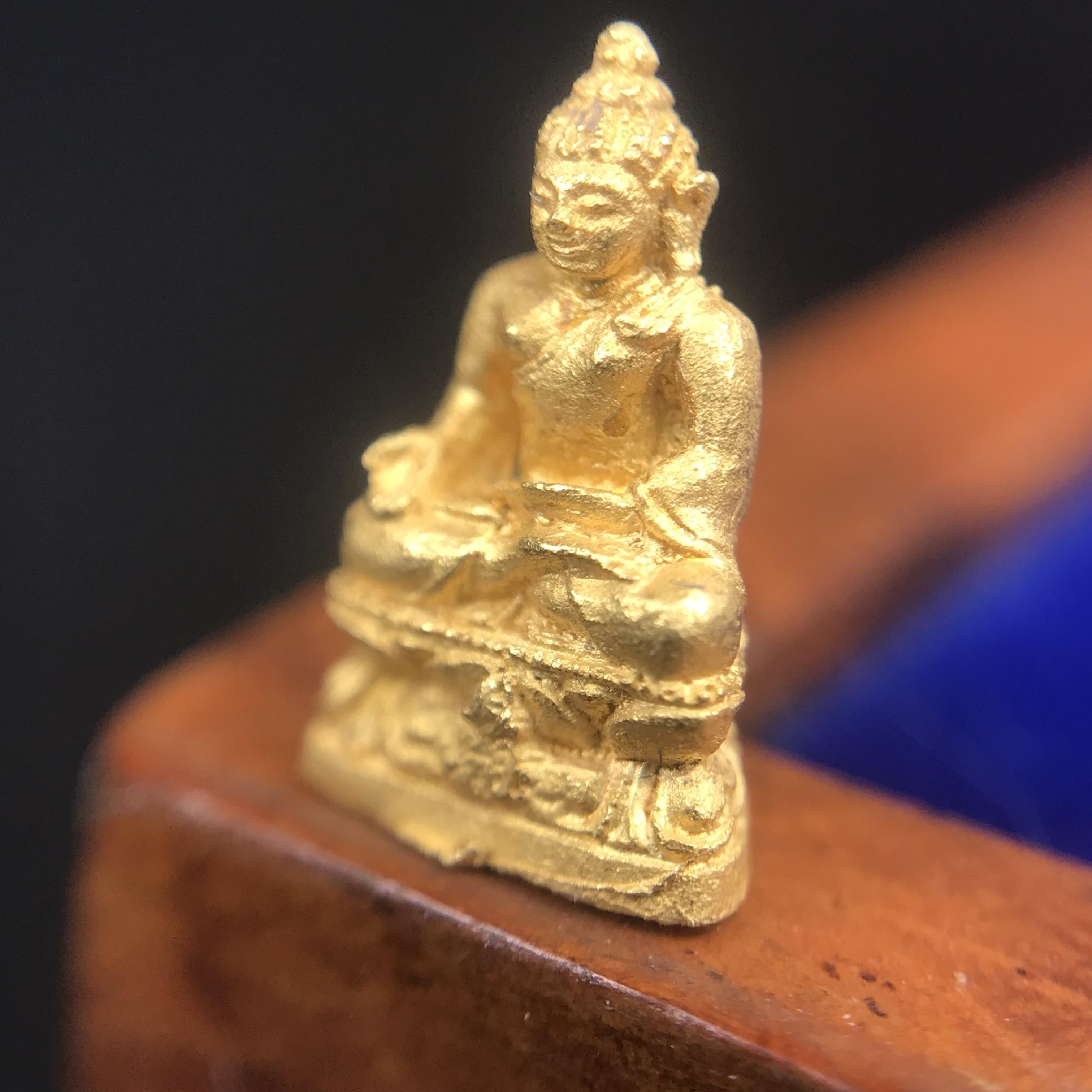 พระกริ่งสมเด็จญาณ วัดบวรนิเวศวิหาร เนื้อเงินบริสุทธิ์ 92.5% ตรากาญจนาภิเษกทองคำ+พระชัยวัฒน์ไพรีพินาศ เนื้อทองคำ พระราชทานแจกเมื่อ 3 ตุลาคม 2538 มาพร้อม กล่องลายไม้สุดหรู(ครบชุด หายาก)