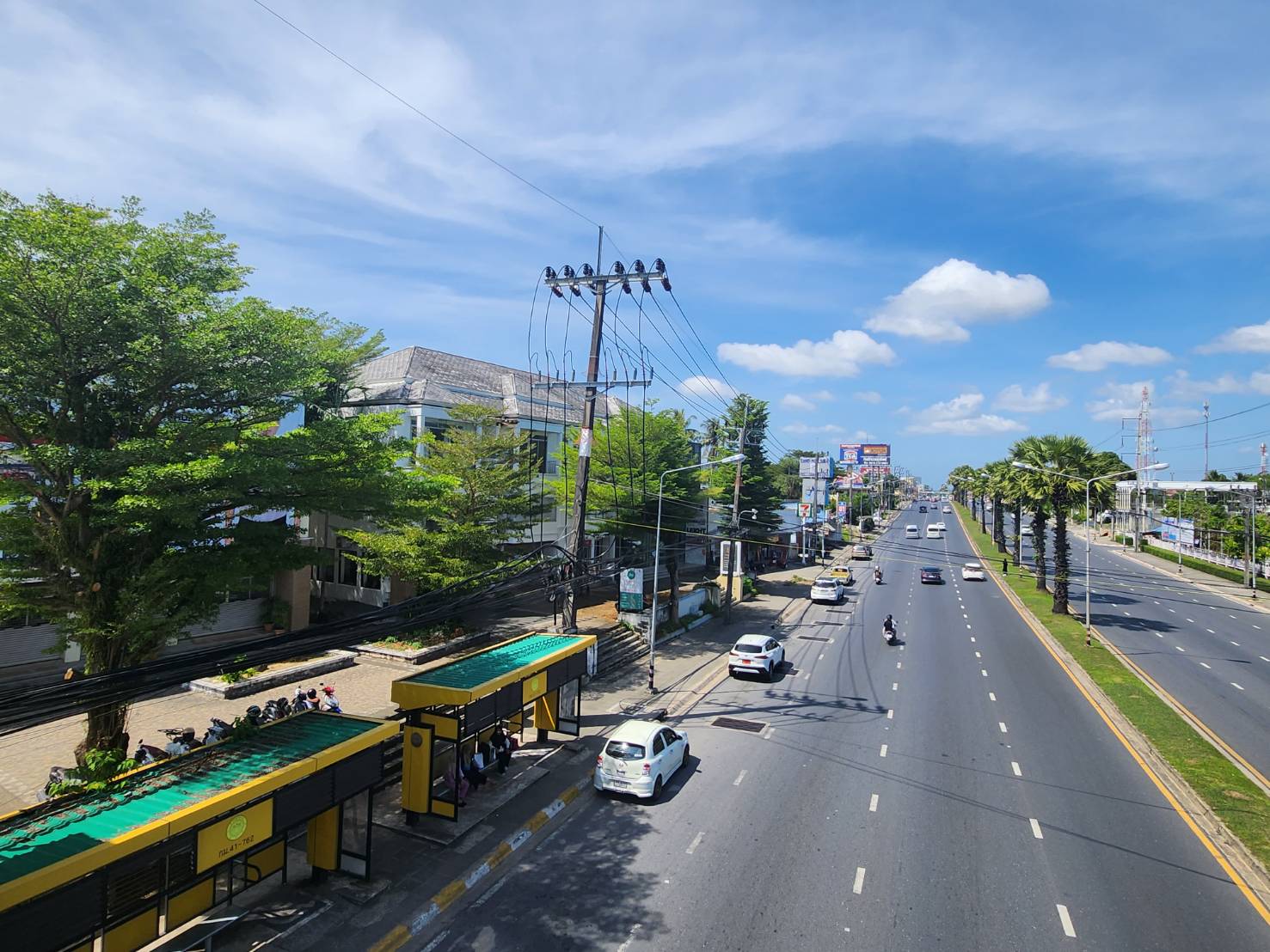 For Rent : Kohkaew, 3-Story commercial buildings, 2 Bedrooms