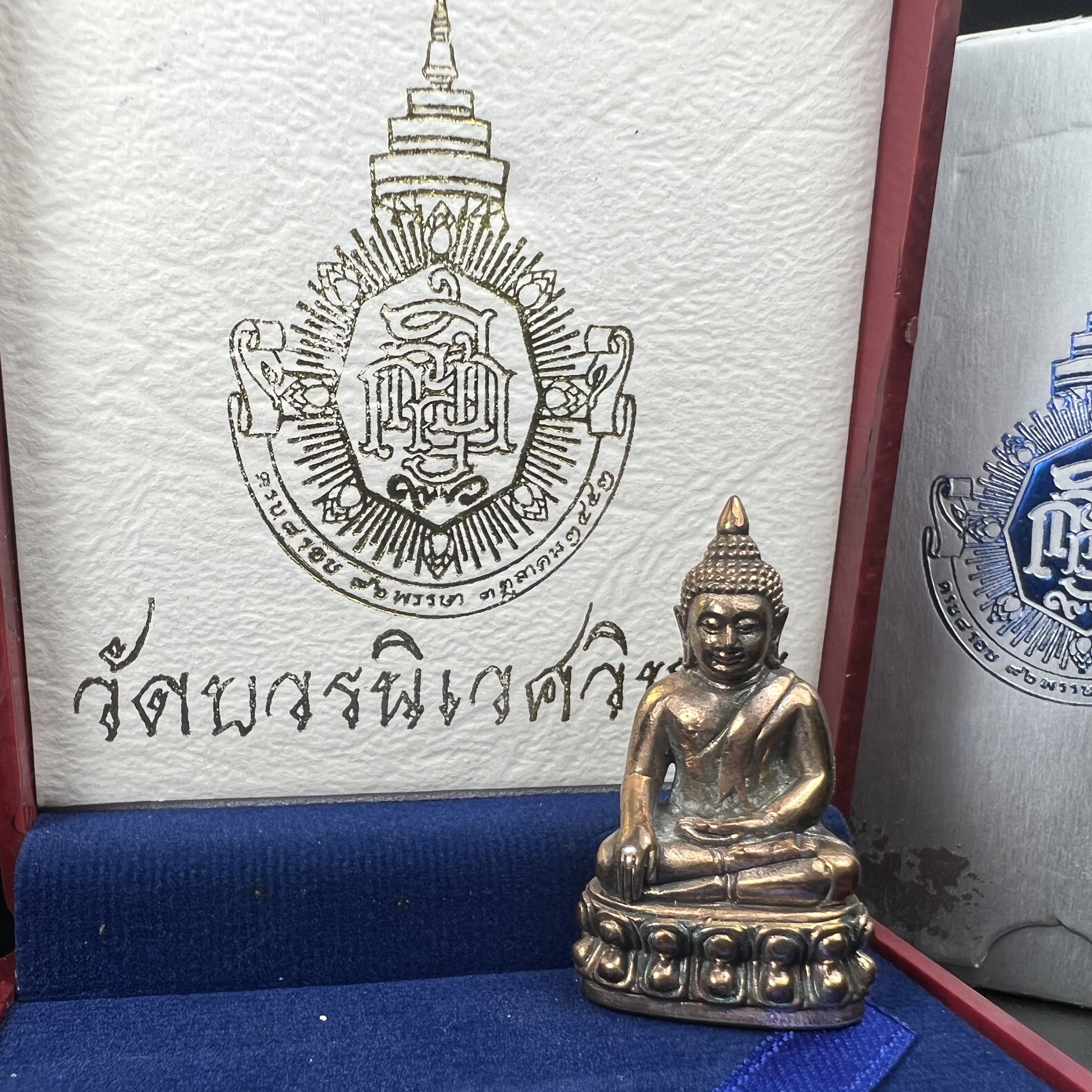 พระกริ่ง 8 รอบ ญสส. 96 พรรษา สมเด็จพระญาณสังวร สมเด็จพระสังฆราช สกลมหาสังฆปรินายก วัดบวรนิเวศวิหาร ปี 2552 เนื้อนวโลหะเต็มสูตรแก่ทองคำ(1 ใน 2999 องค์)