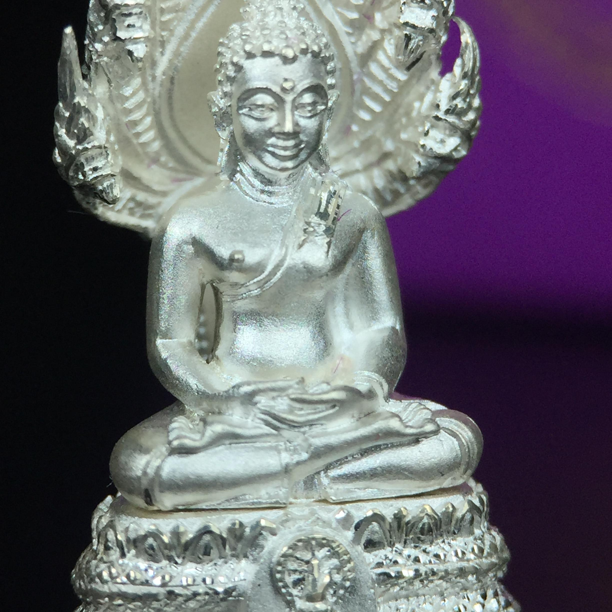 พระนาคปรก สธ. รุ่นสร้างพระอุโบสถเฉลิมพระเกียรติ 4 รอบ 84 พรรษา สมเด็จพระเทพรัตนราชสุดาฯ วัดบวรนิเวศวิหาร ปี 2543 พิมพ์เล็ก เนื้อเงินบริสุทธิ์ แบบพ่นทรายขัดเงาบางส่วน(สภาพ สวย กล่องบรรจุเดิมครบ)พิธีใหญ่ พุทธศิลป์งดงาม หายาก (1 ใน 2999 องค์)