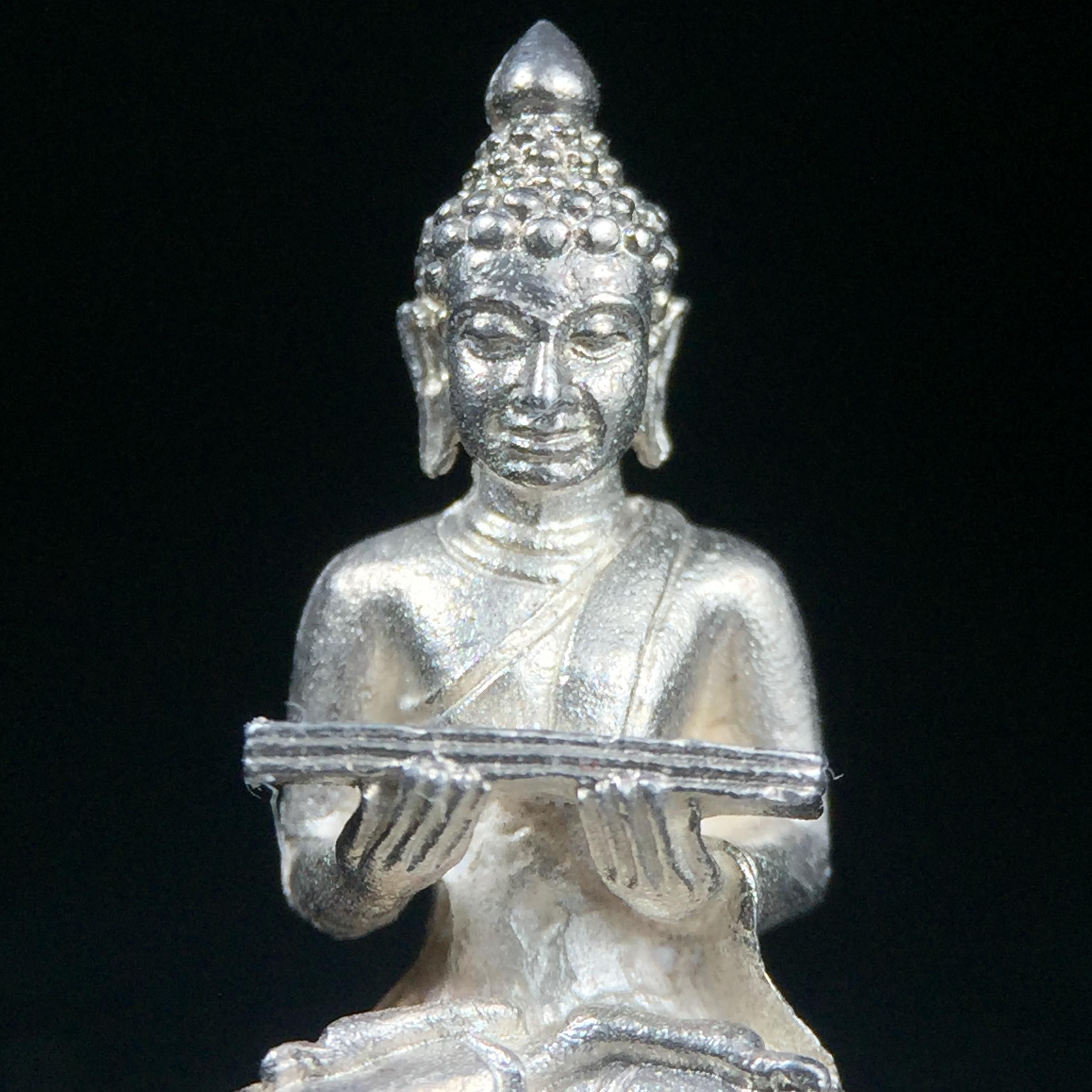 พระกริ่งปรมานุชิตชิโนรส วัดพระเชตุพนวิมลมังคลาราม(วัดโพธิ์) ปี2533 เนื้อเงิน ( ในหลวงรัชกาลที่9เสด็จเททอง)พิธีใหญ่ งดงามด้วยพุทธศิลป์เปี่ยมด้วยพุทธคุณ อีกหนึ่งรุ่นที่แนะนำสะสมบูชา