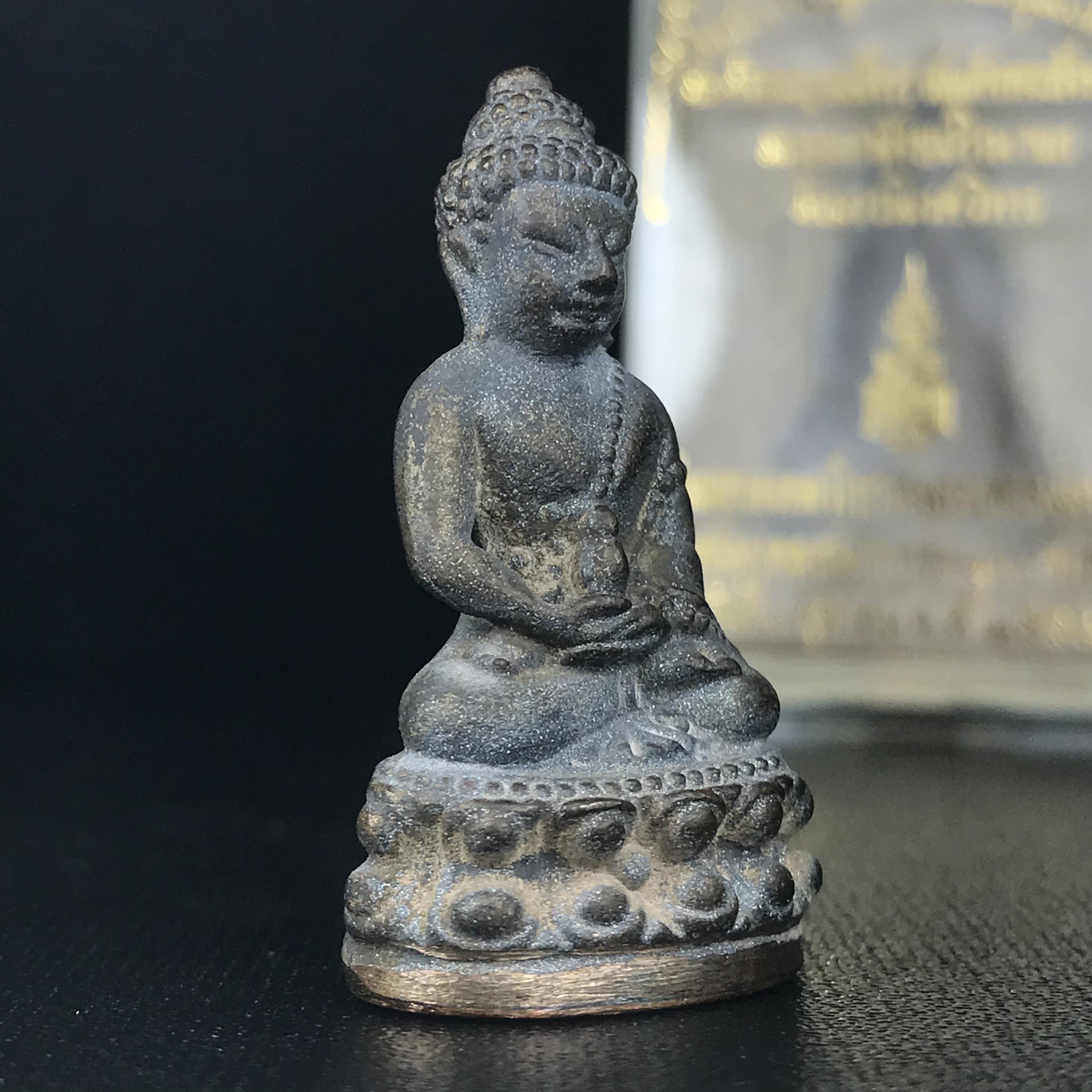 พระกริ่งชินบัญชรฉลองพระชันษา 100 ปี สมเด็จพระญาณสังวร วัดบวรนิเวศวิหาร ปี 2556 เนื้อนวโลหะผสมทองคำก้นทองแดง พิธีใหญ่ มวลสารเด่น นิยม(1 ใน 2556 องค์)