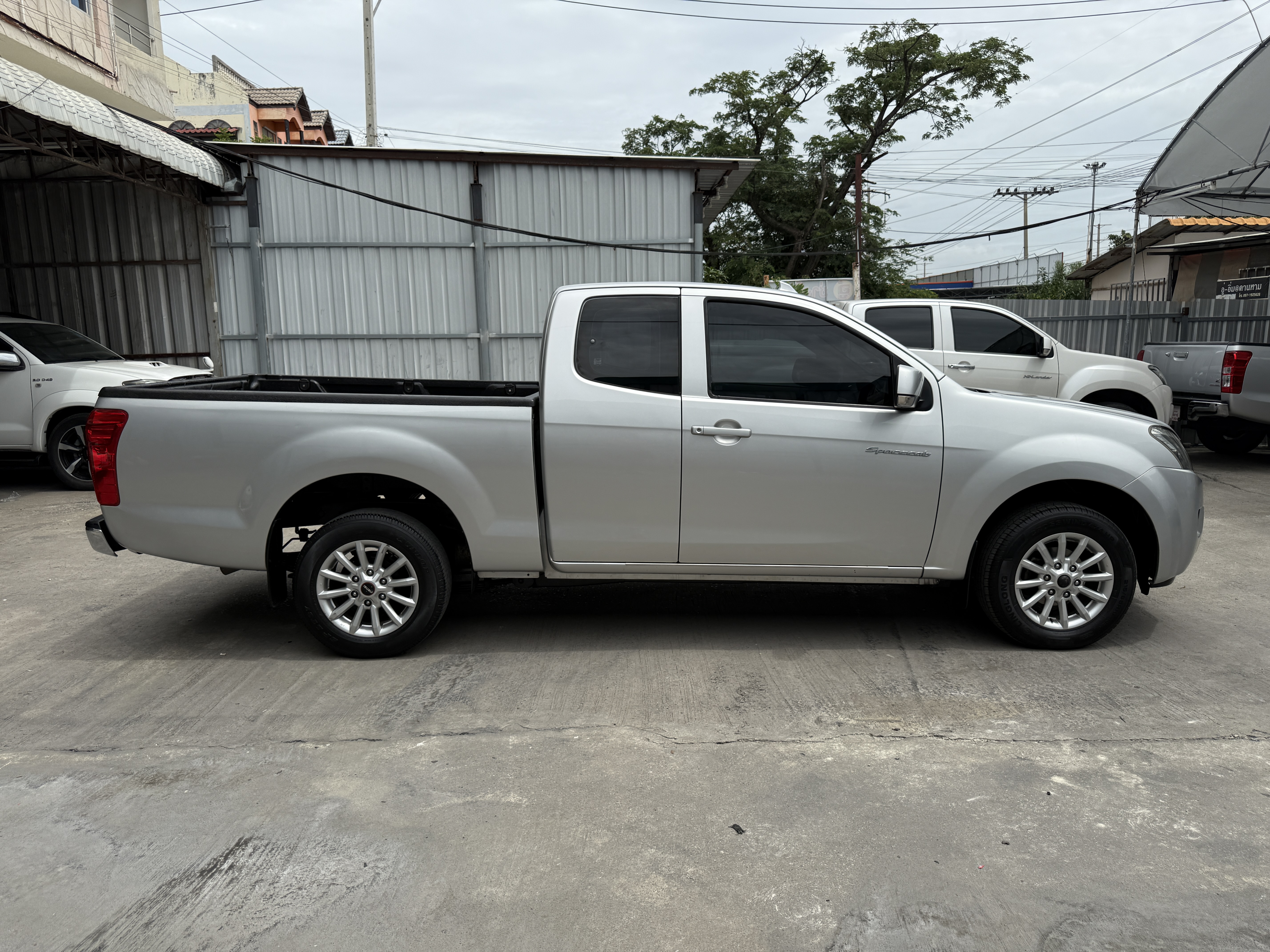 Isuzu Dmax All New Cab 2.5 Vgs Z 2015 เงิน