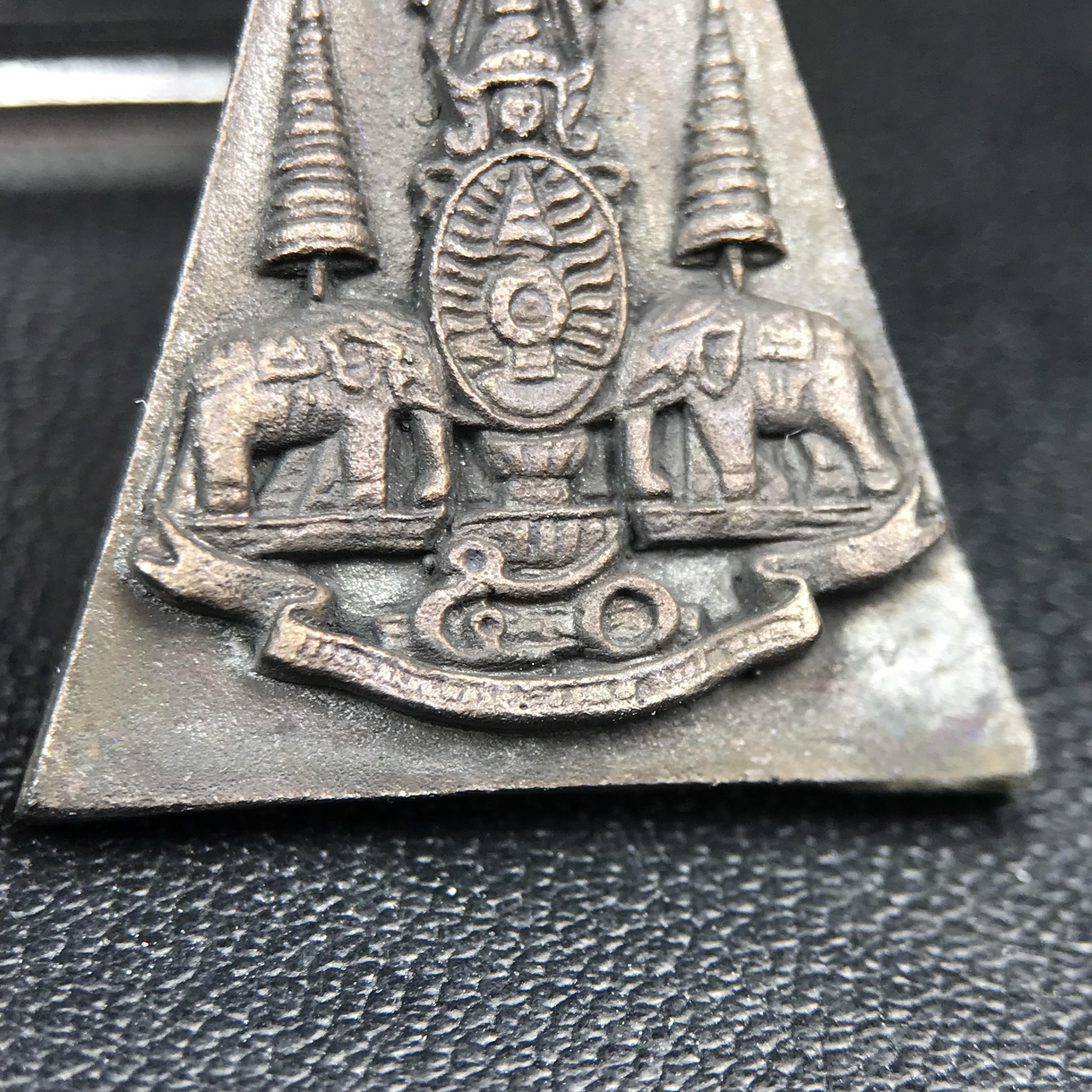 พระกำลังแผ่นดิน (สมเด็จจิตรลดา2) จัดสร้างเฉลิมพระเกียรติ ร.9 ครองราชย์ 50 ปี 2539 เนื้อเงิน(ผิวเดิมกลับดำ รุ้งๆสวย)+เนื้อนวโลหะ(สร้างน้อยหายาก)พร้อมกล่องบรรจุเดิมครบสมบูรณ์(1ใน2539องค์)