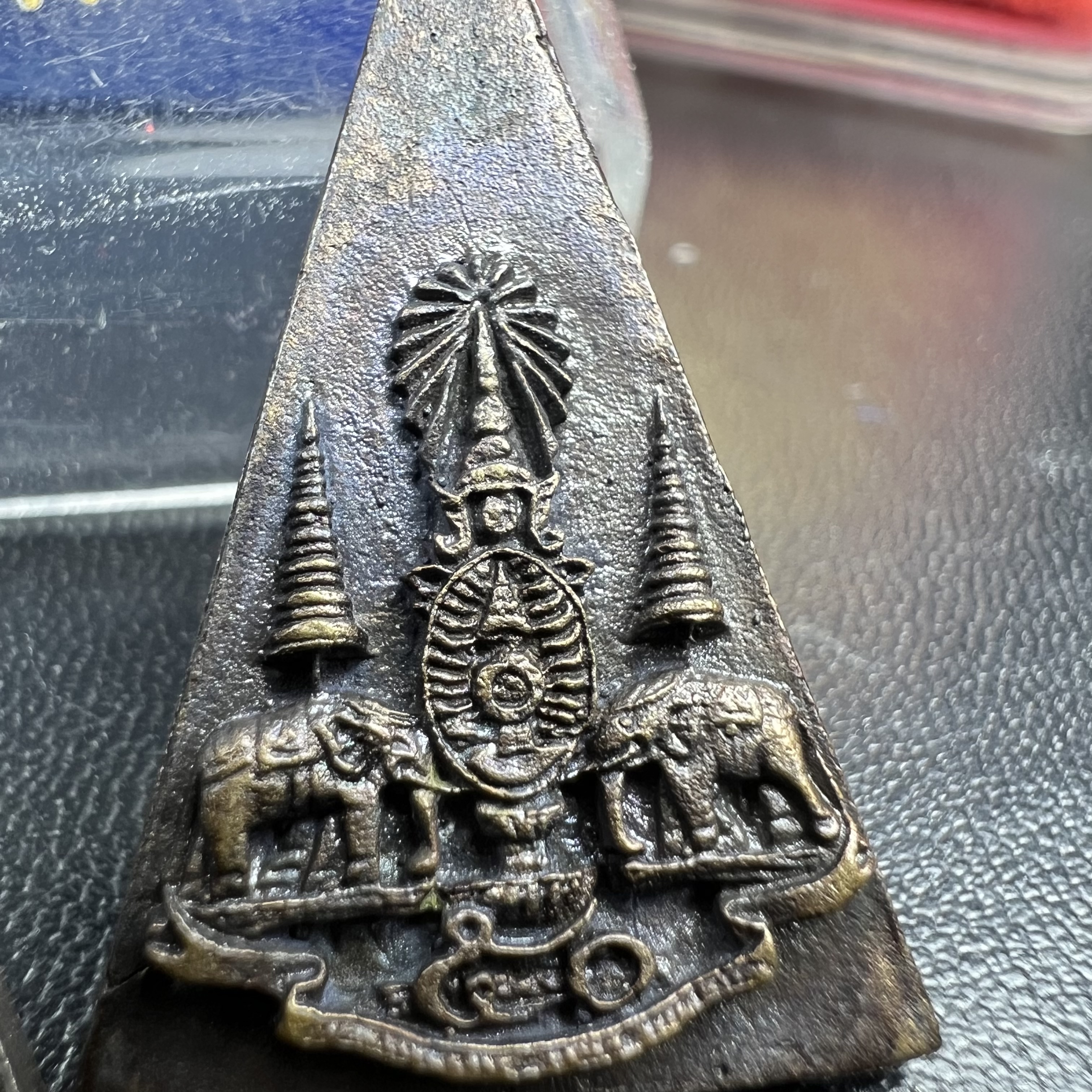 พระกำลังแผ่นดิน (สมเด็จจิตรลดา2) จัดสร้างเฉลิมพระเกียรติ ร.9 ครองราชย์ 50 ปี 2539 เนื้อเงิน(ผิวเดิมกลับดำ รุ้งๆสวย)+เนื้อนวโลหะ(สร้างน้อยหายาก)พร้อมกล่องบรรจุเดิม(1ใน2539องค์)