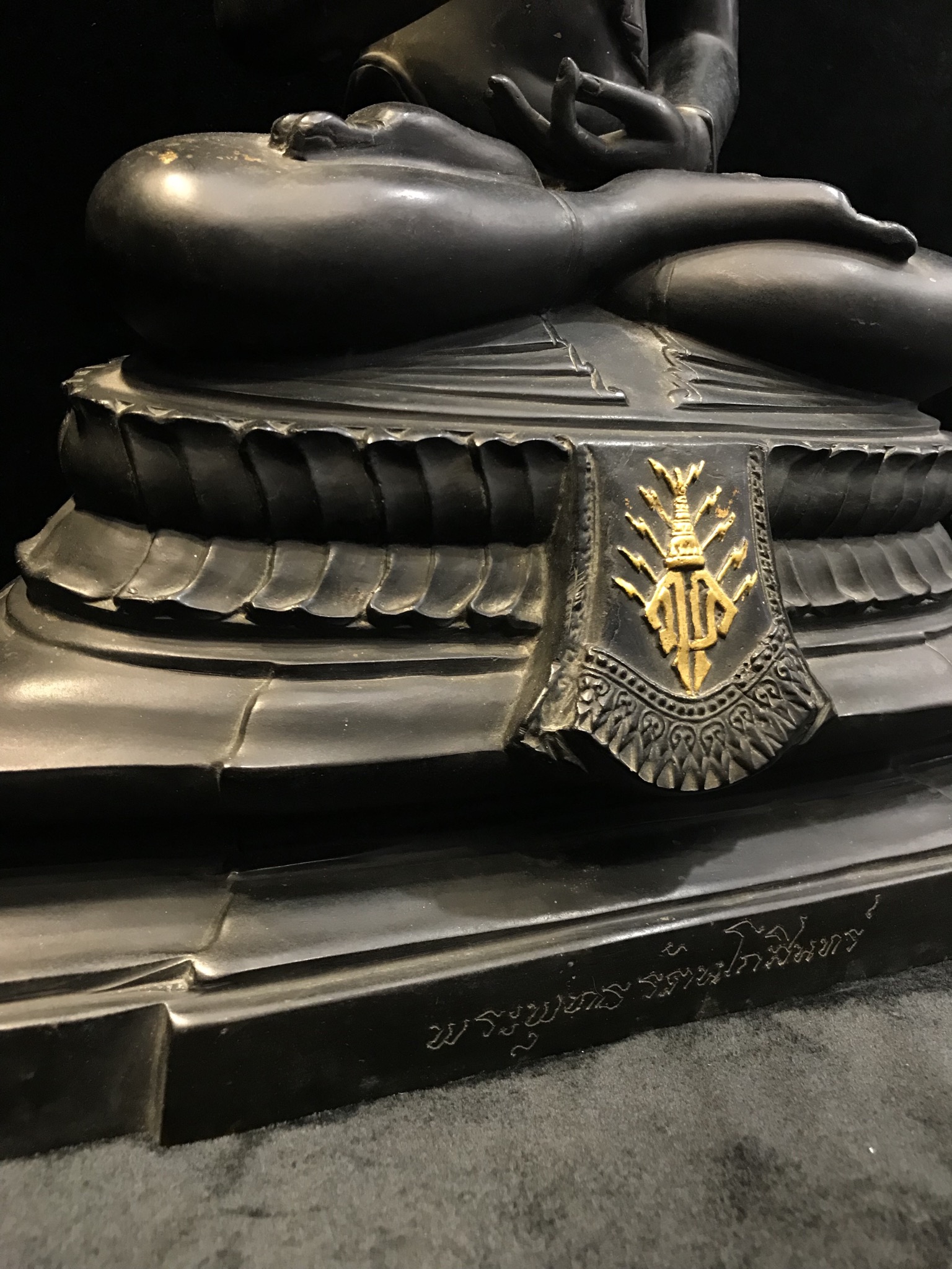 พระพุทธรัตนโกสินทร์ 200 ปี พ.ศ.2525 หน้าตัก 9 นิ้ว วัดทองศาลางาม พระพุทธปางปฐมเทศนา ผ้าทิพย์ประดิษฐานพระนามาภิไธยย่อ มวก (มหาวชิราลงกรณ์ รัชกาลที่ 10)