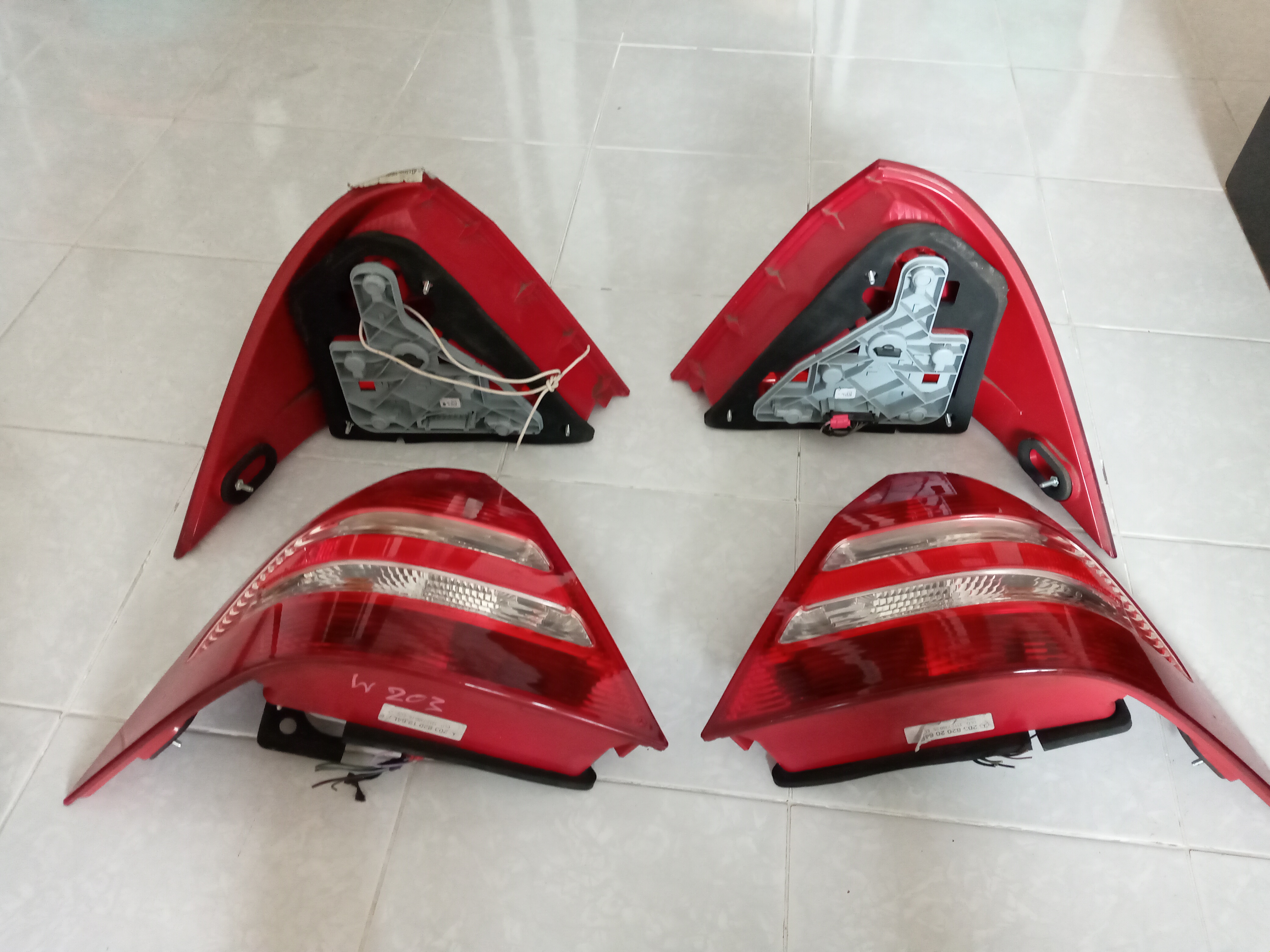 ไฟท้าย BENZ W203