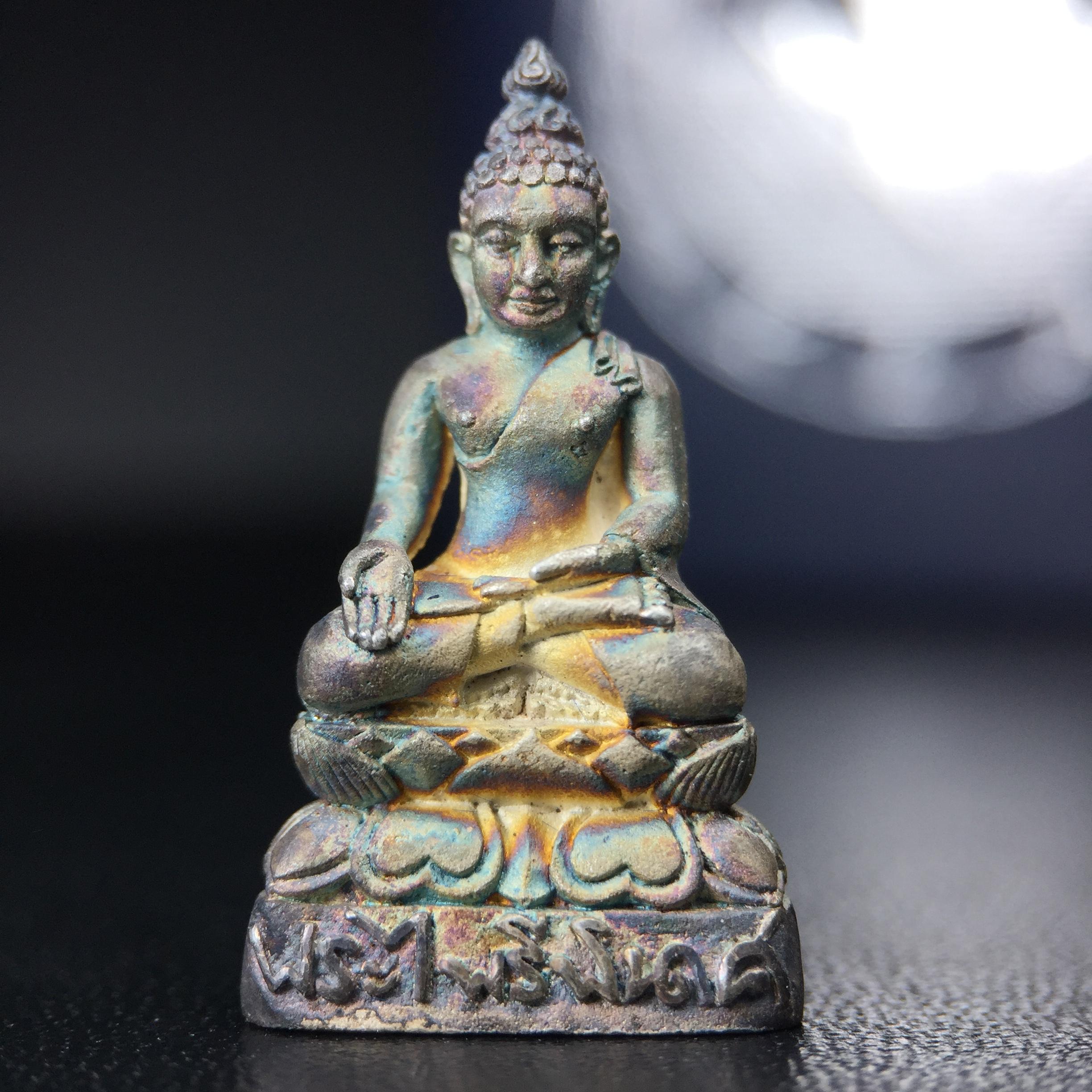 พระกริ่งไพรีพินาศ วัดบวรนิเวศวิหาร ปี2538 การไฟฟ้าส่วนภูมิภาคจัดสร้าง เนื้อเงิน(สภาพผิวเดิม ขึ้นสีรุ้งธรรมชาติ สวยแบบนิยม)พร้อมกล่องบรรจุเดิม หมายเลข 6432