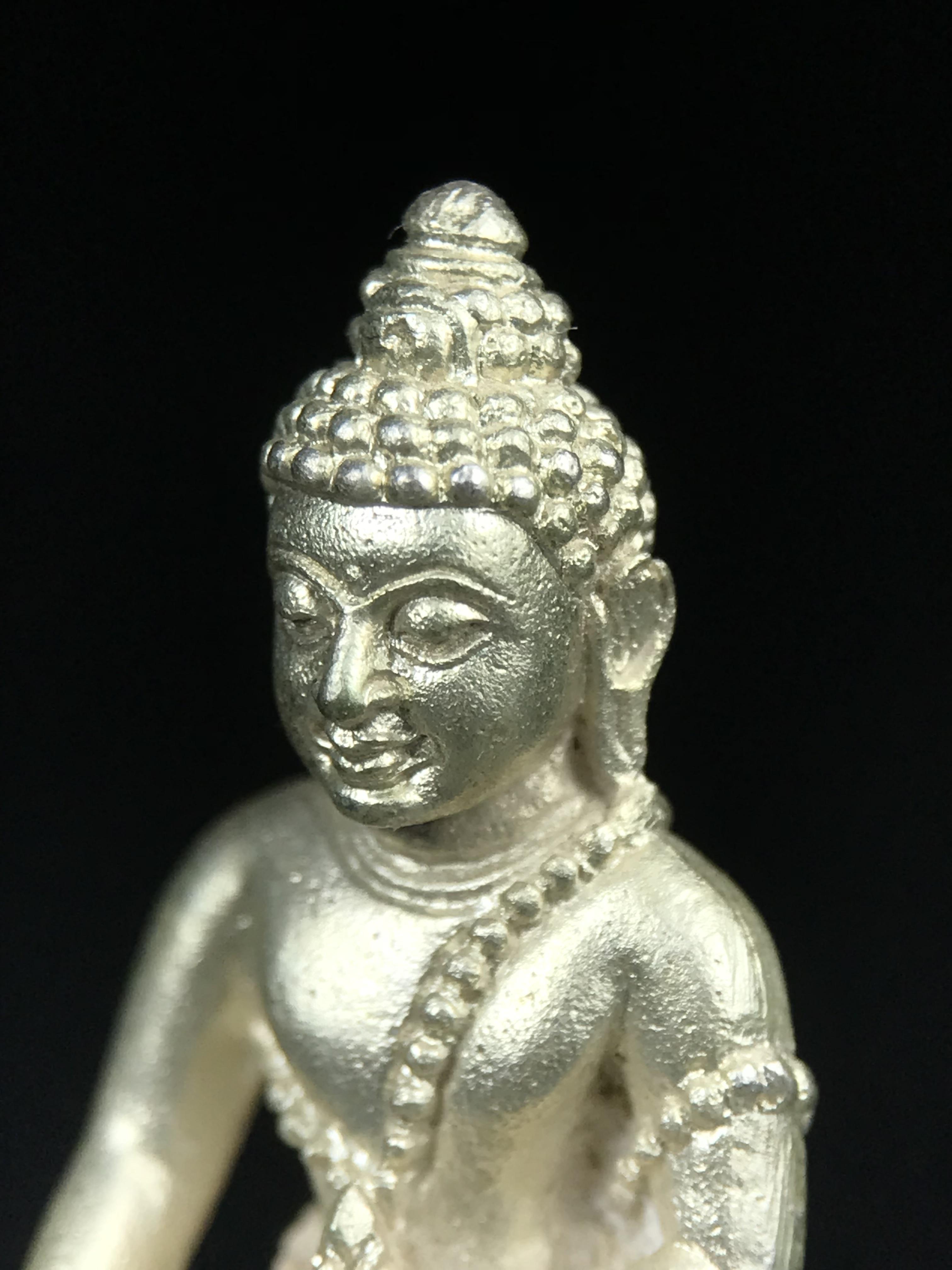 พระกริ่งศิรากาศ ภปร.(พระกริ่งคุ้มเกล้า)วัตถุมงคล"คุ้มเกล้าฯ" มูลนิธิ “คุ้มเกล้า” ในพระบรมราชูปถัมภ์ จัดสร้าง โรงพยาบาลภูมิพล เนื้อเงิน(พิมพ์หน้าไทย)(สภาพผิวขึ้นน้ำทองทั่วองค์สวยมากมาก!!)(ในหลวงรัชกาลที่9เสด็จเททอง)(พิธีใหญ่)(นิยม)