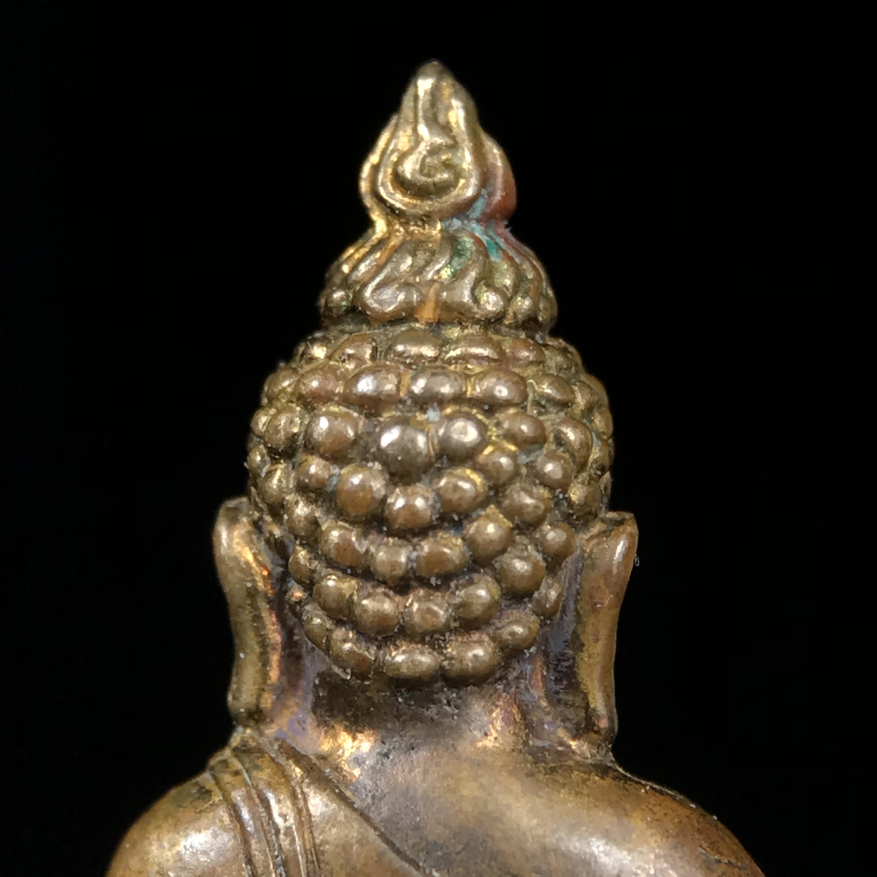 พระกริ่งไพรีพินาศ บรรจุเหล็กไหล ครั้งแรกและครั้งเดียวในประวัติศาสตร์ เฉลิมพระเกียรติ พระบาทสมเด็จพระเจ้าอยู่หัวรัชกาลที่9 พระชนมพรรษา 6 รอบ ปี2542 เนื้อสัมฤทธิ์(บรรจุเหล็กไหล)ดีนอก-ดีใน พิธีใหญ่ มวลสารเด่น(พิเศษกรรมการ ตอก 2 โค๊ต หมายเลข ๒๒๑๘)หายาก