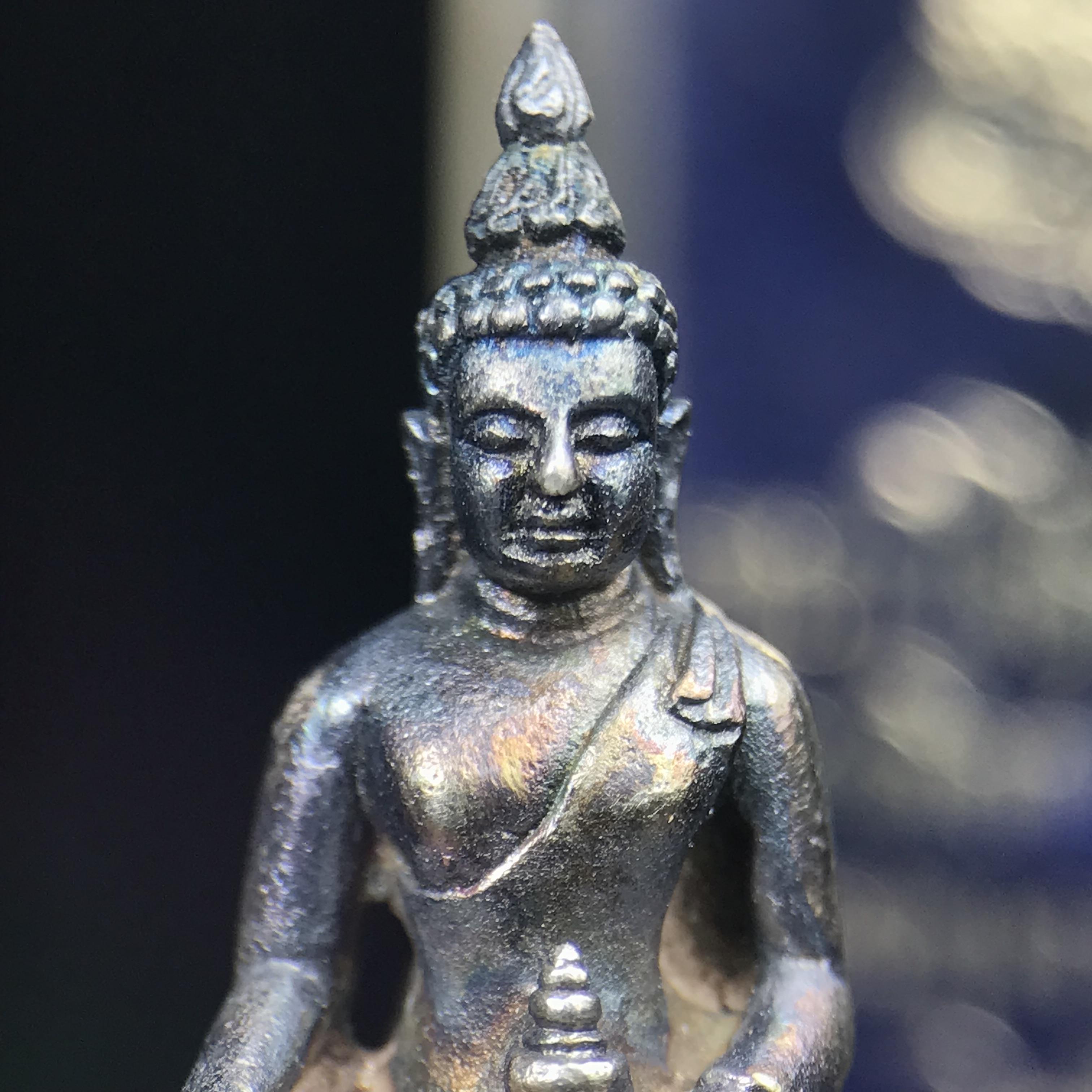 พระกริ่งไพรีพินาศ ภปร. รุ่นแรกของประเทศไทย วัดปทุมวนาราม ปี 2535 เนื้อเงิน(ผิวเดิม ผิวขึ้นรุ้งทั่วองค์ สวย งดงาม)(เข้มขลังทรงอานุภาพยิ่งใหญ่ กำราบศัตรูพ่ายสิ้น) ขนาดสูง 3 ซม. พร้อมกล่องบรรจุเดิมครบสมบูรณ์ (ในหลวงรัชกาลที่9เสด็จเททอง)(1ใน3000องค์)นิยมหายาก