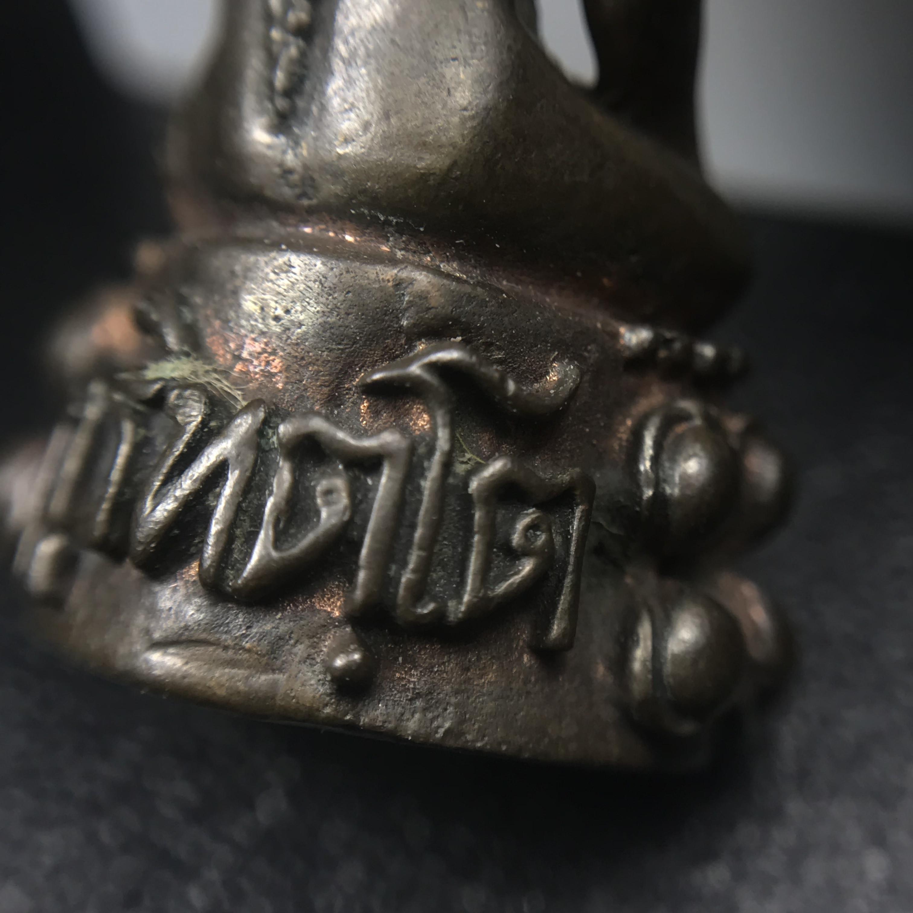 พระกริ่งภูริทัตโต (หลวงปู่มั่น ภูริทัตโต) เนื้อนวโลหะ ปี 2520 สุดยอดพระเกจิสายวิปัสสนากรรมฐานปลุกเสก (สมเด็จพระญาณสังวรเป็นประธานเททอง)(สภาพสวยครบกล่องเดิม)