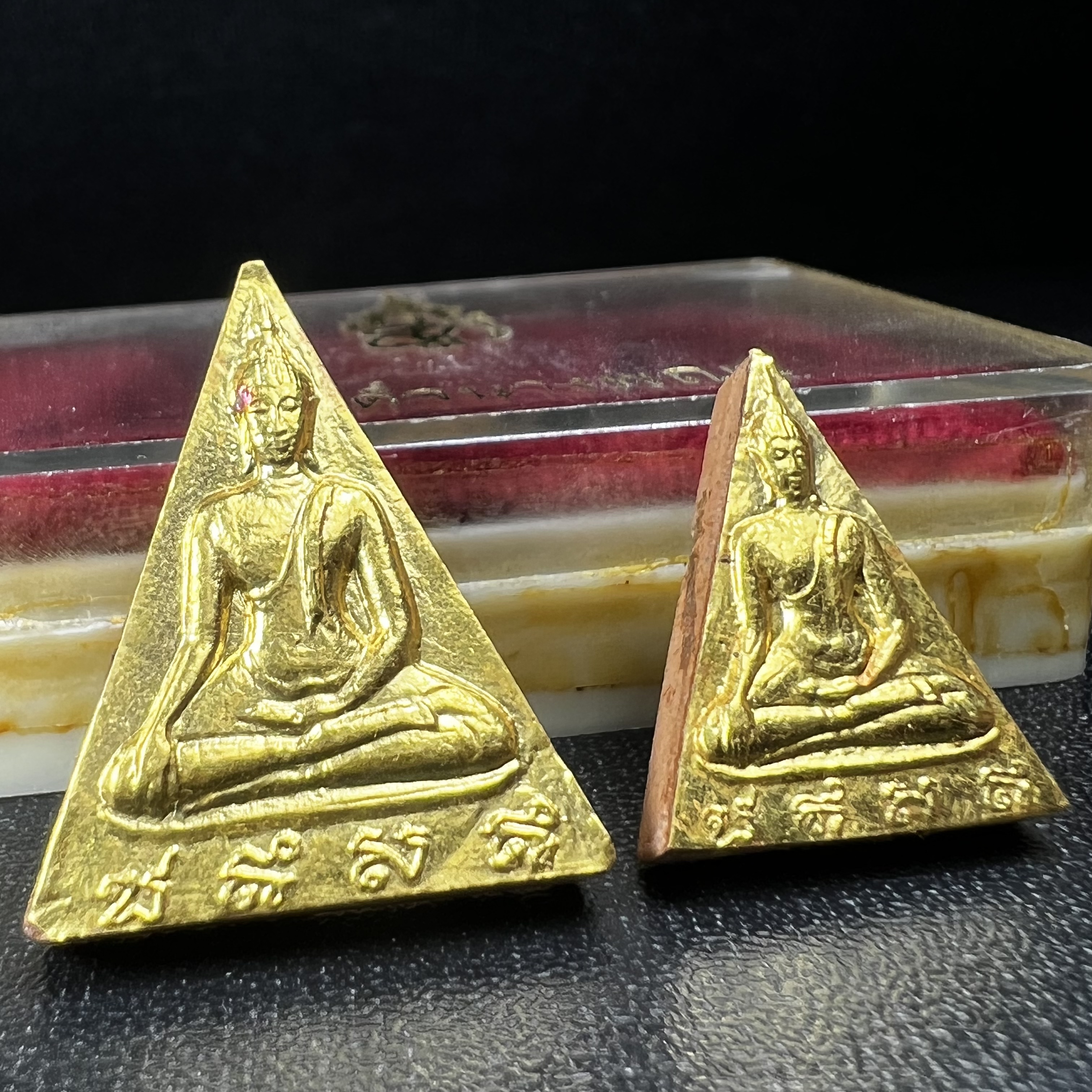 พระสมเด็จนางพญา สก. วัดบวรนิเวศวิหาร ปี2519 ชุดพิเศษกรรมการ หน้ากากทองคำ พิมพ์ใหญ่-เล็กกล่องบรรจุเดิม(ในหลวงรัชกาลที่9และสมเด็จพระราชินี เสด็จร่วมในพิธี)(พิธีใหญ่)(มวลสารดี)(พบเจอและหายากที่สุดในรุ่น)