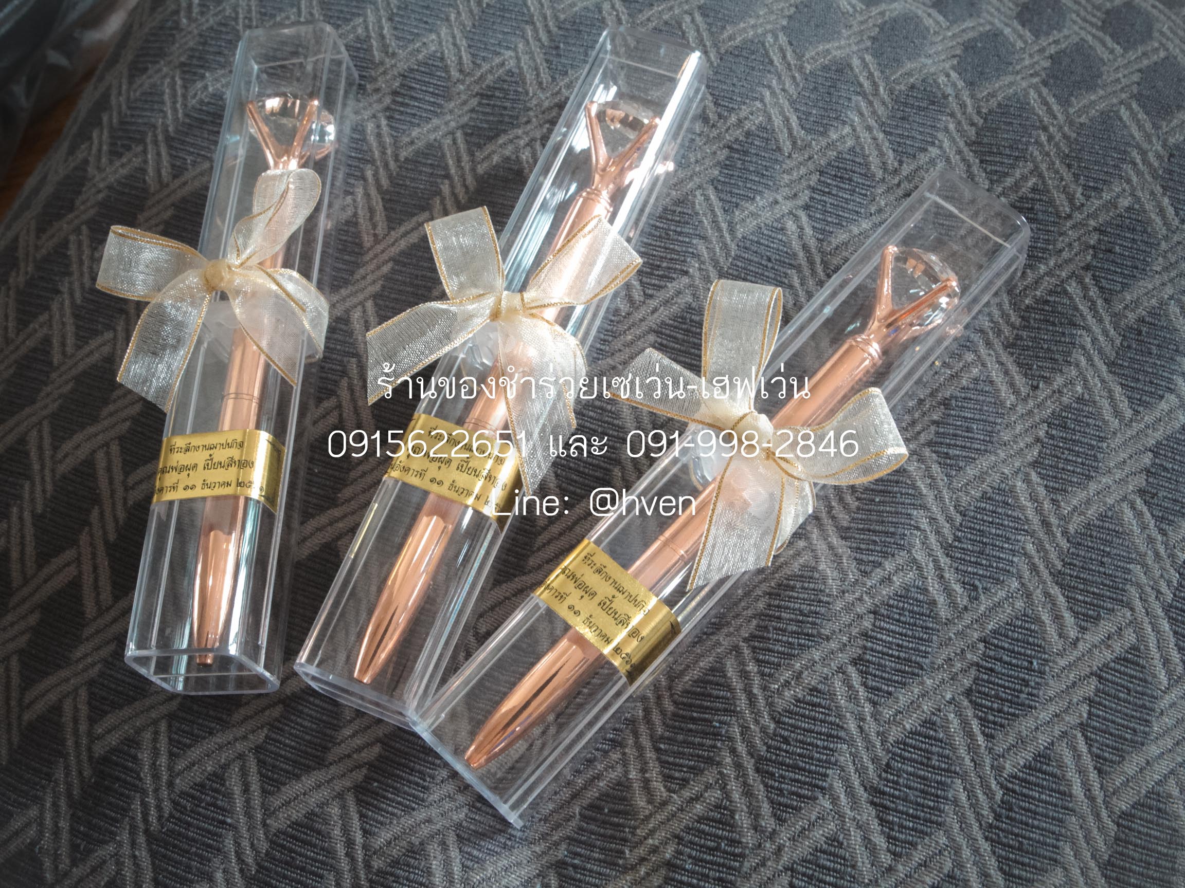 ของชำร่วยงานศพ ปากกาหัวเพชร สีRoseGold ในกล่องอะครีลิคใส