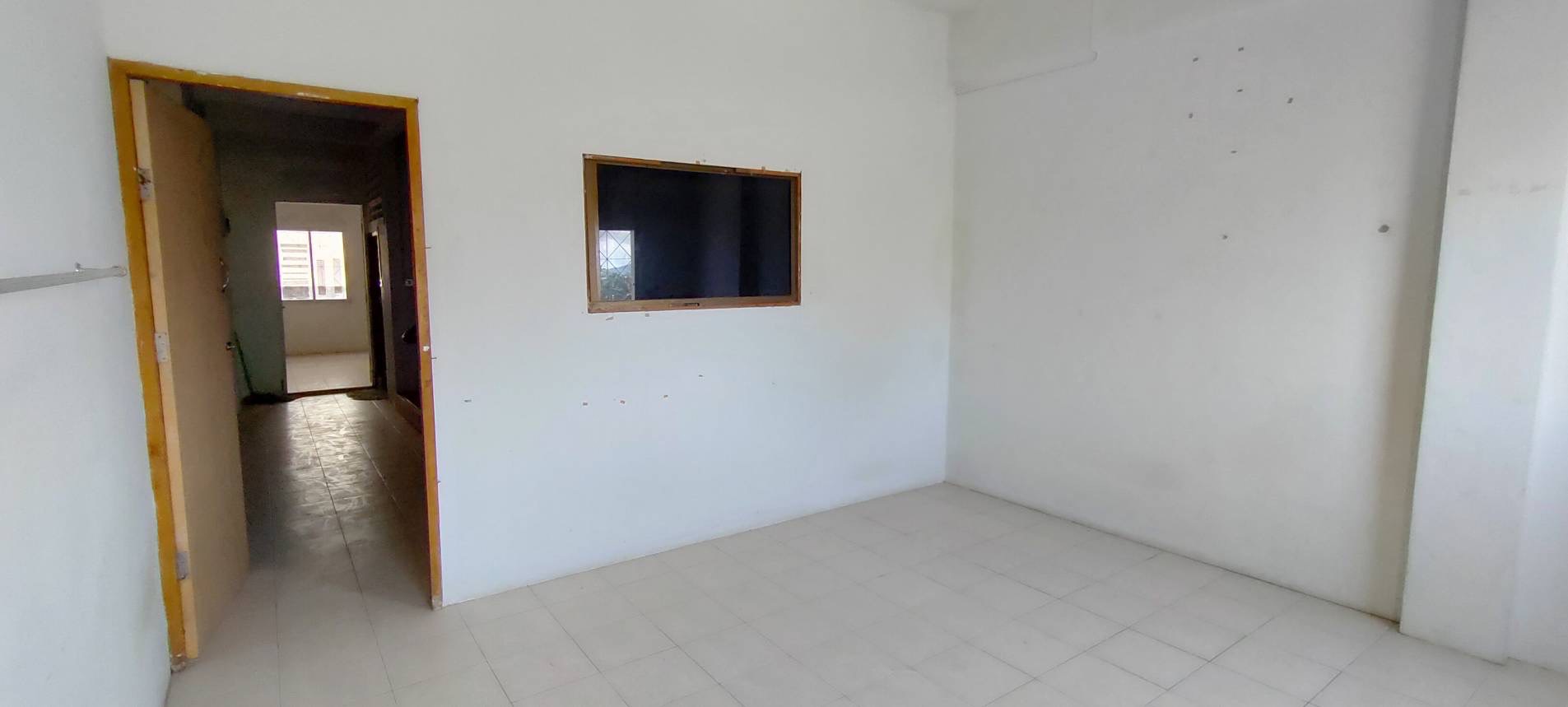 For Sale : Phuket Town, 4-Storey Commercial Builing, 3 Bathrooms, 15 Sqw.