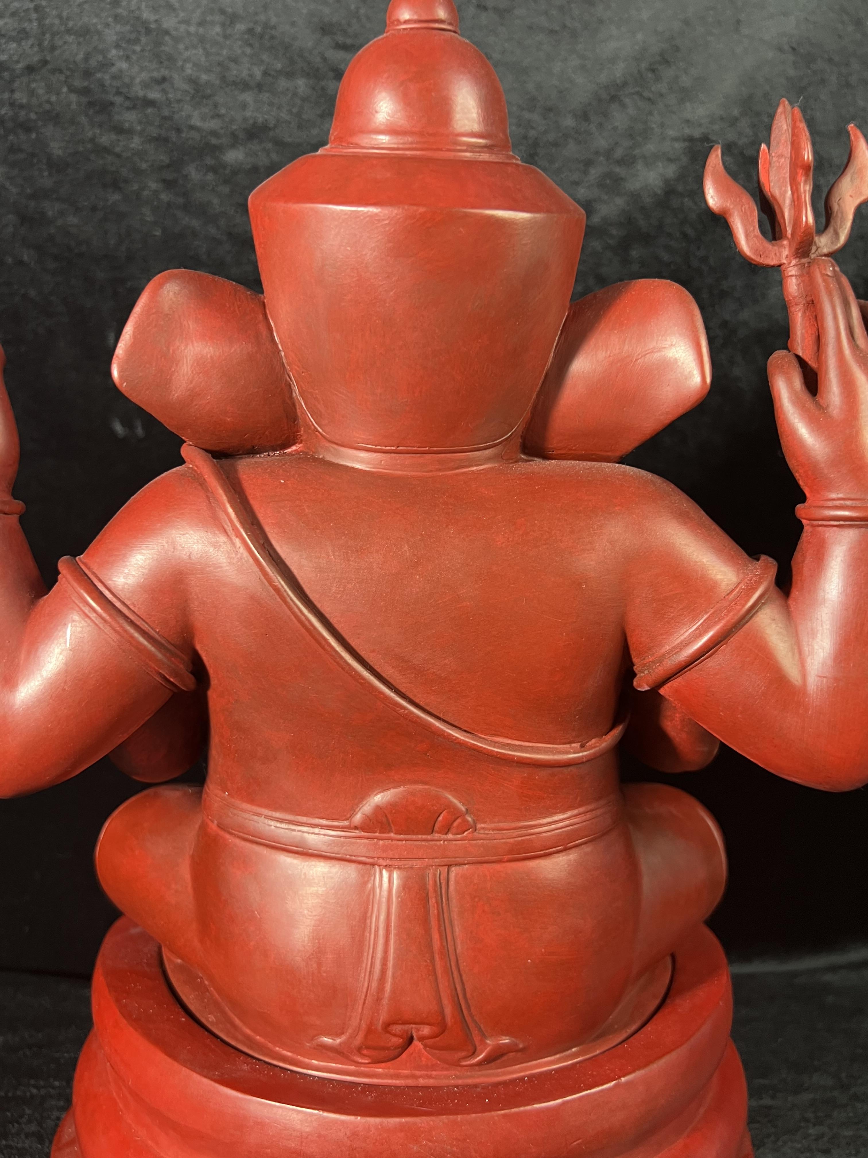 พระพิฆเนศวร 65 ปี คณะจิตรกรรมฯ มหาวิทยาลัยศิลปากร ปี 2551 ขนาดบูชาลอยองค์ หน้าตัก 9 นิ้ว(เนื้อสำริดแดงพลาติน่า)***สีแดงหายาก*** ออกแบบและปั้นโดย รองศาสตราจารย์วิชัย สิทธิรัตน์ ปัจจุบันดำรงตำแหน่งทางวิชาการเป็นศาตราจารย์ ศิลปินแห่งชาติสาขาประติมากรรม