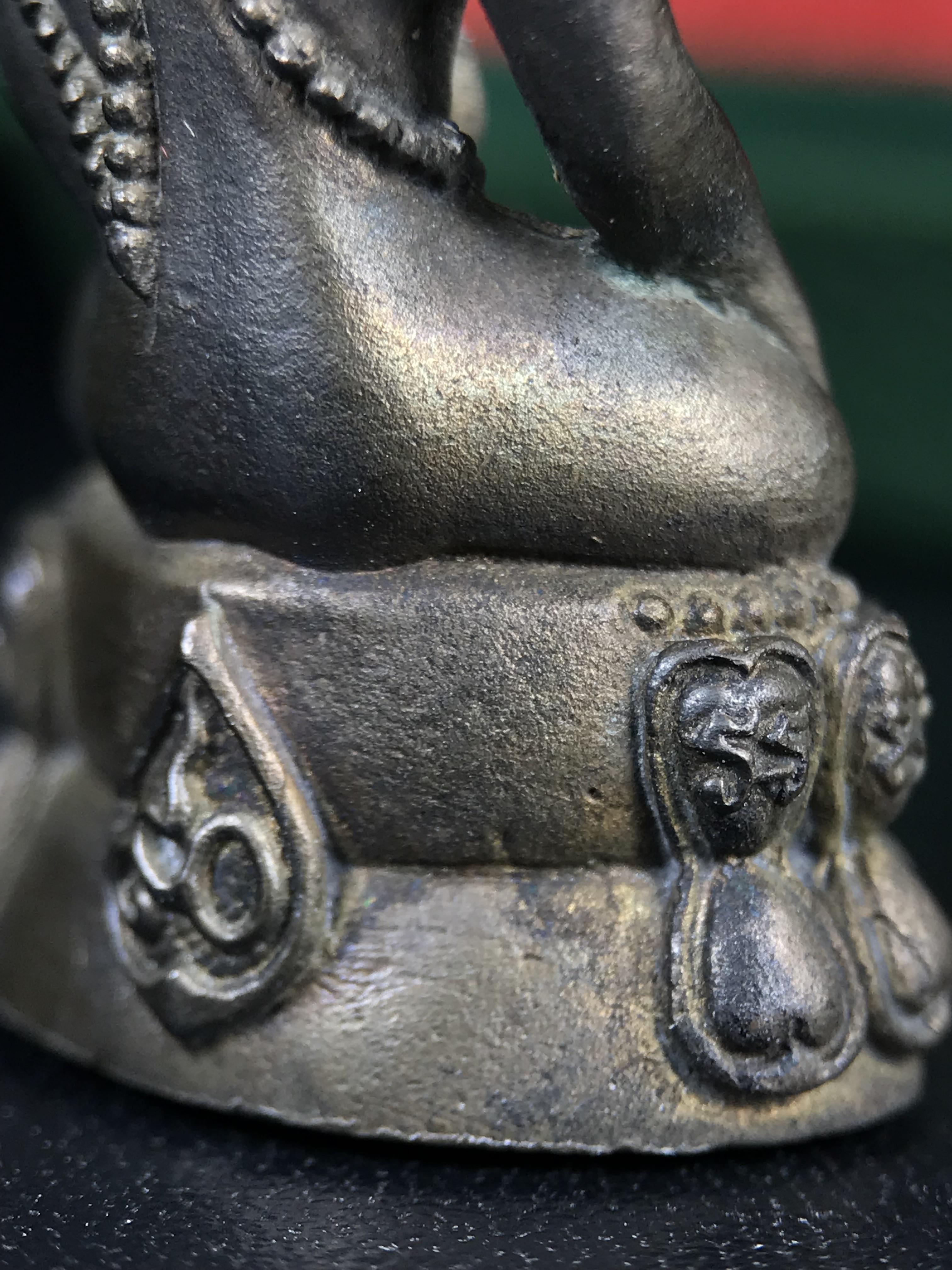 พระกริ่งวาสนา สมเด็จพระสังฆราช(วาสน์)วัดราชบพิธฯ ปี 2531 เนื้อนวโลหะ สร้างเป็นที่ระลึกในคราวที่สมเด็จพระอริยวงศาคตญาณ สมเด็จพระสังฆราช(วาสน์ วาสโน)มีพระชนมายุครบ90พรรษา(ในหลวง ร.9 เสด็จในพิธี)งานแกะแม่พิมพ์โดย นายช่างเกษม มงคลเจริญ)(1ใน1991องค์)