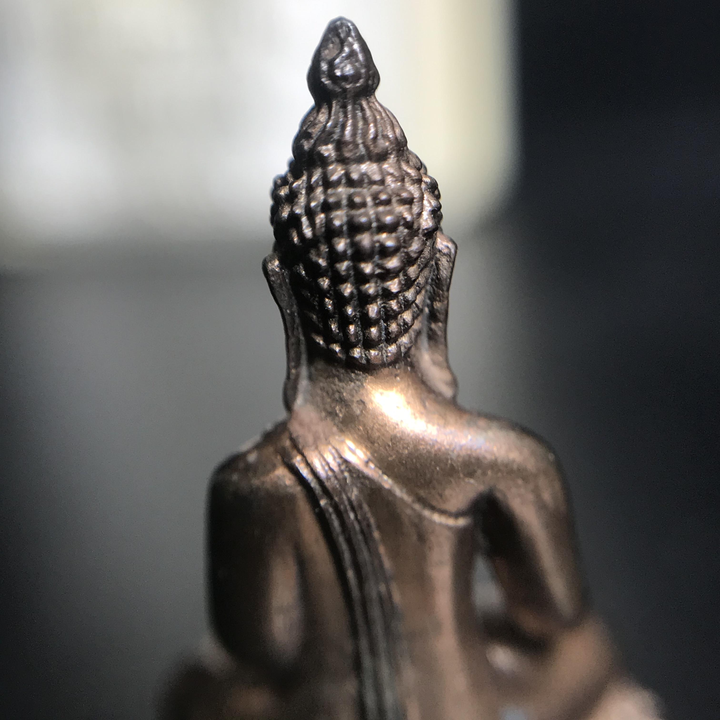 พระกริ่งไพรีพินาศ(รุ่นแรก สมเด็จพระญาณสังวร) วัดเพชรวราราม รุ่นเขาค้อ เนื้อนวโลหะ ตอกโค้ต ปี2520 จ.เพชรบูรณ์(คัดสภาพสวยครบกล่องบรรจุเดิม)(1ใน2309 องค์)